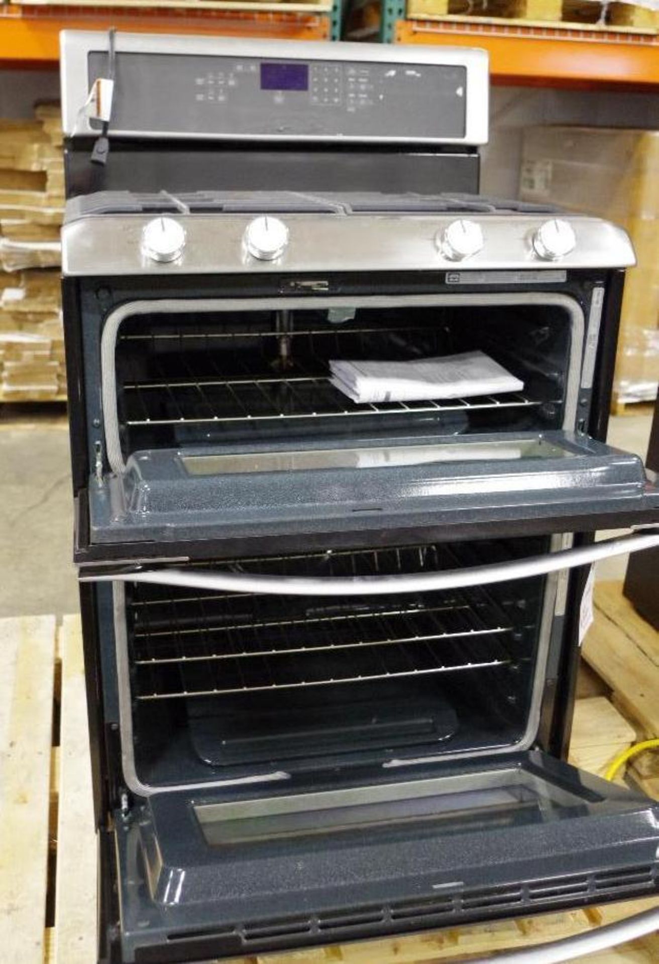 WHIRLPOOL 6.0 Total cu. Ft. Double Oven Gas Range w/ AccuBake System M/N WGG555SOBS (Must Preview) - Image 5 of 8