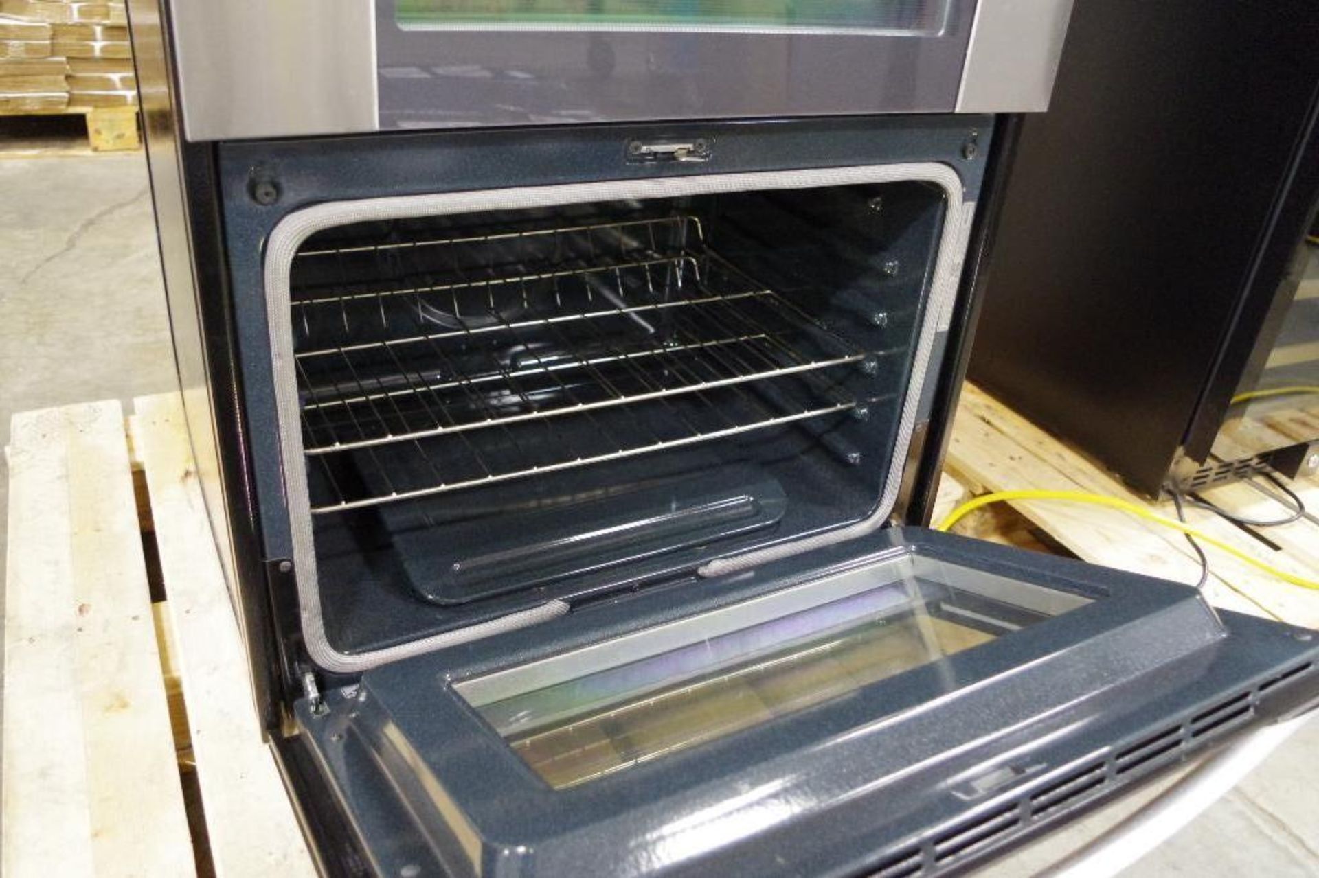 WHIRLPOOL 6.0 Total cu. Ft. Double Oven Gas Range w/ AccuBake System M/N WGG555SOBS (Must Preview) - Image 7 of 8