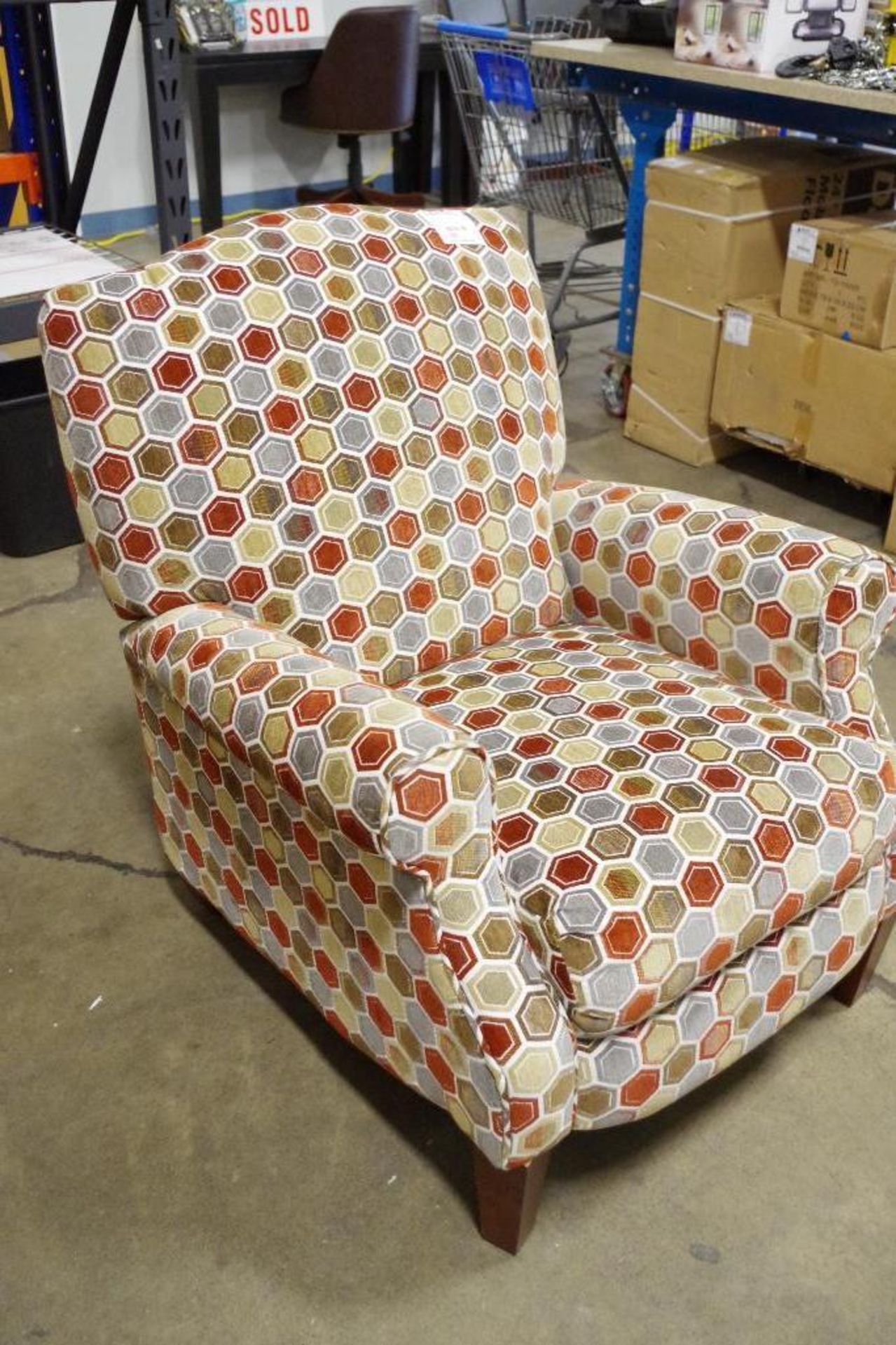 SYNERGY Fabric Recliner (Appears NEW - Image 3 of 3