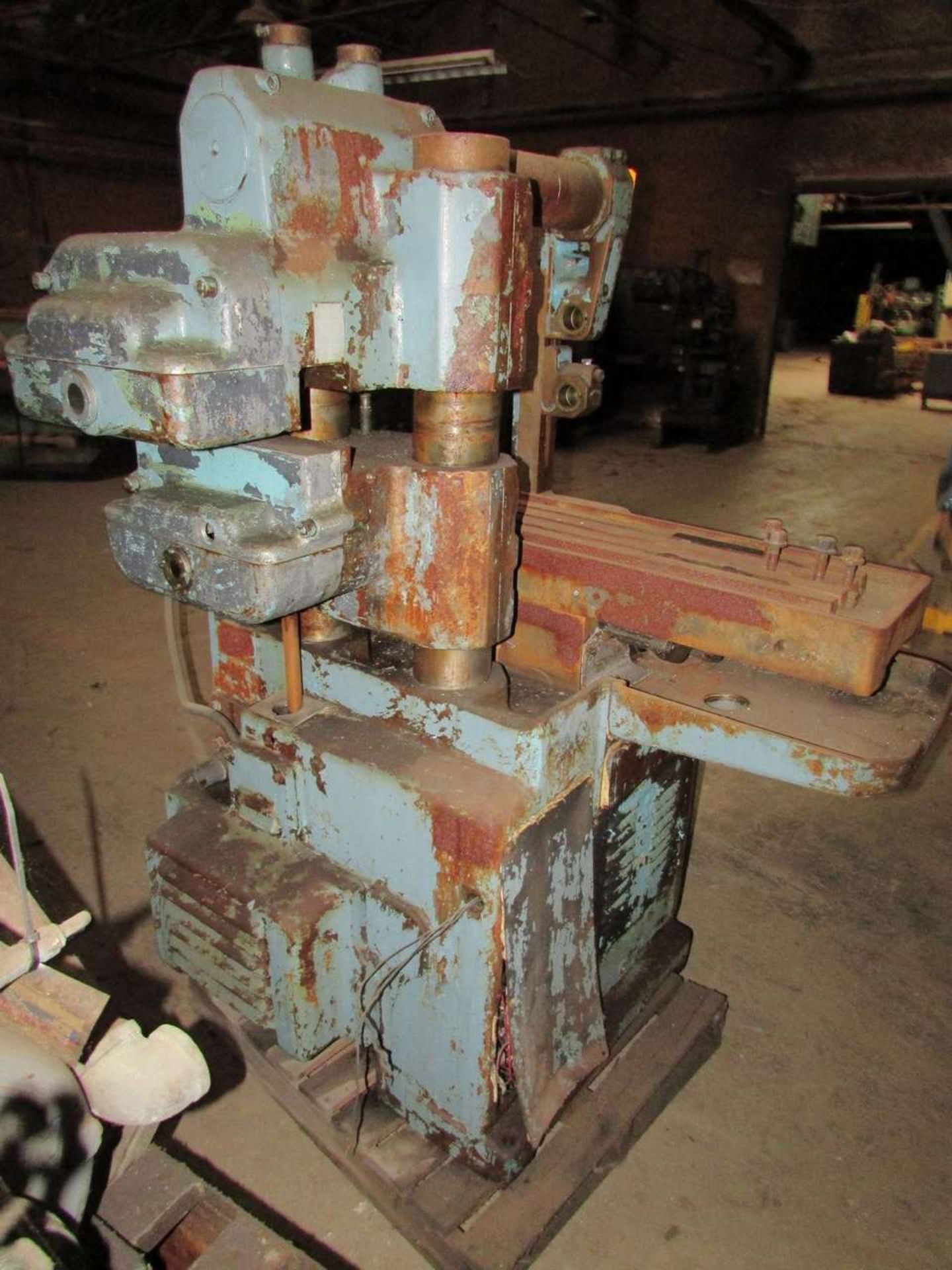 Kent-Owens 2-20-DS Double Spindle Rise and Fall Horizontal Milling Machine - Image 6 of 6