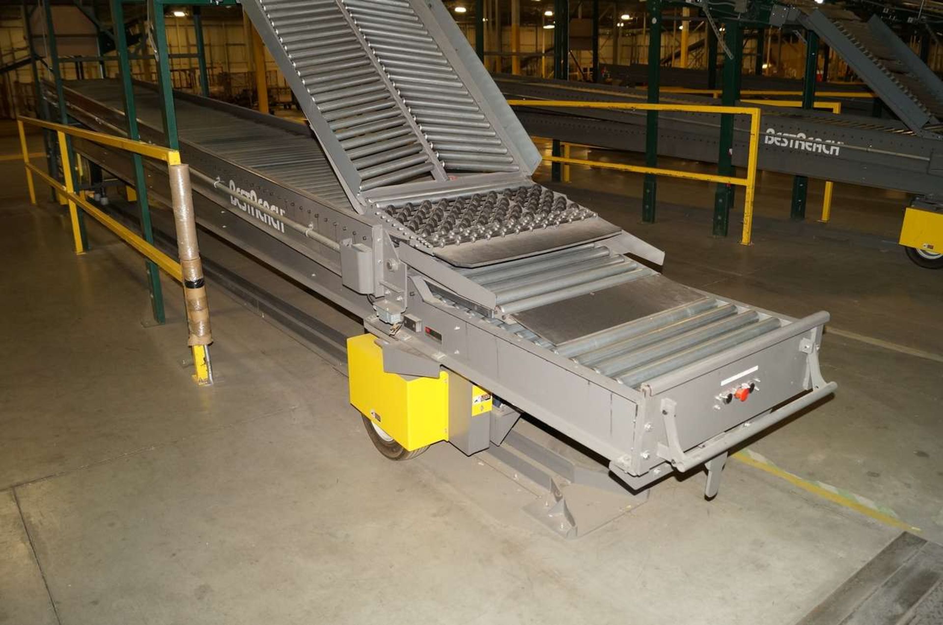 Best Reach Gravity Telescopic Boom Conveyor - Image 2 of 2