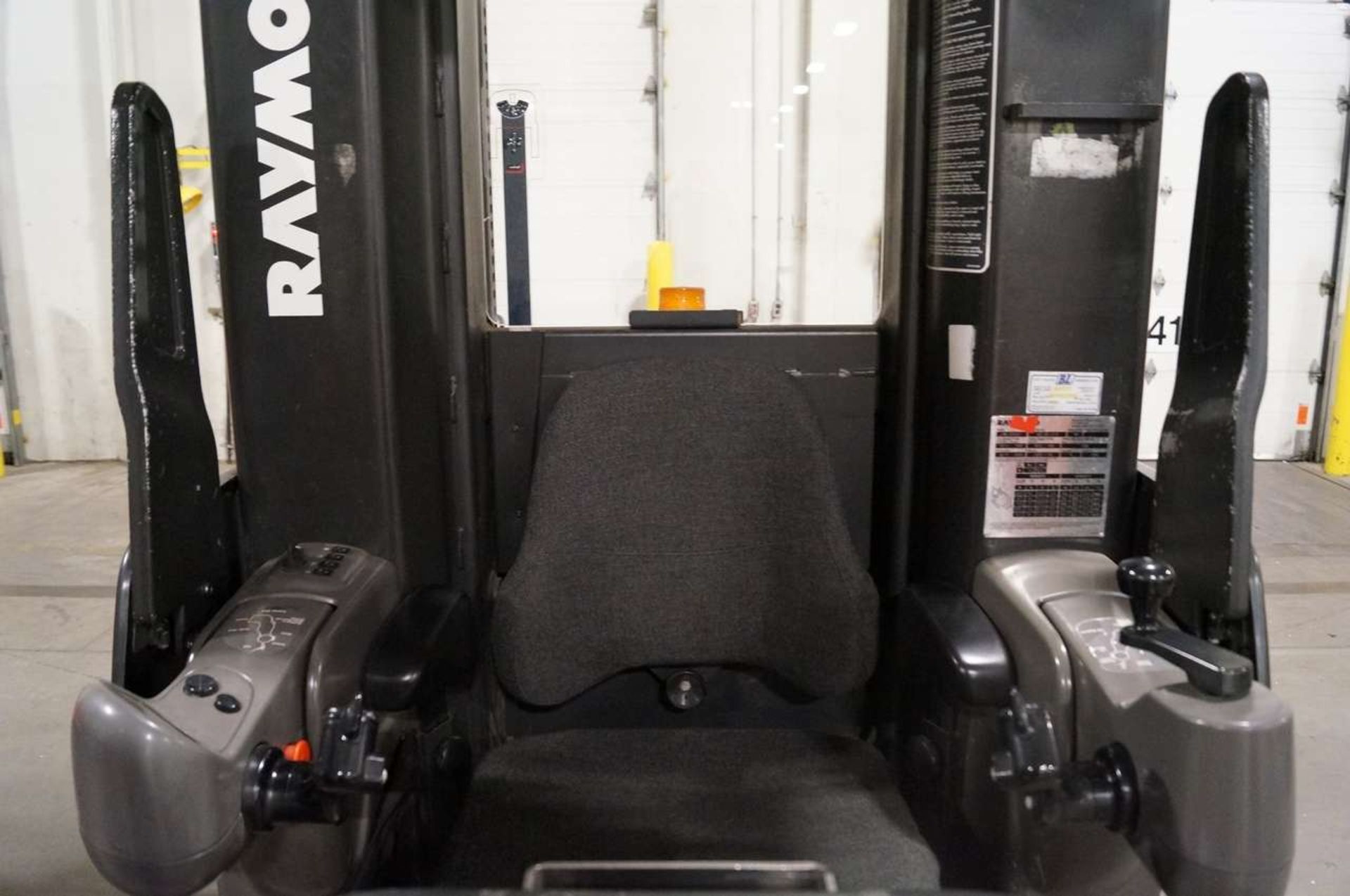 2006 RAYMOND SB-CSR30T Electric Swing Reach - Image 5 of 5