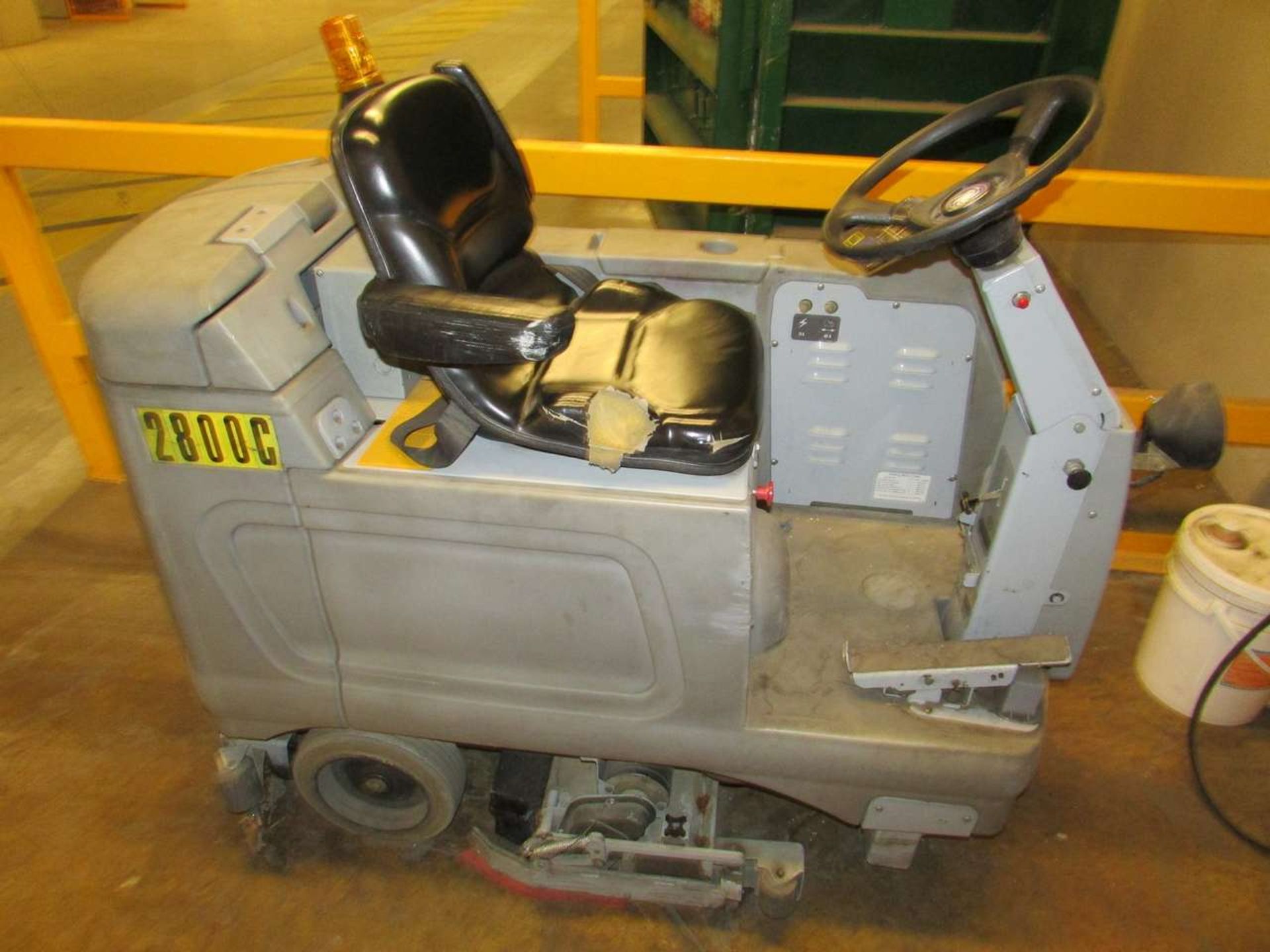 2001 Advance HR-2800C Electric Floor Scrubber - Image 3 of 6