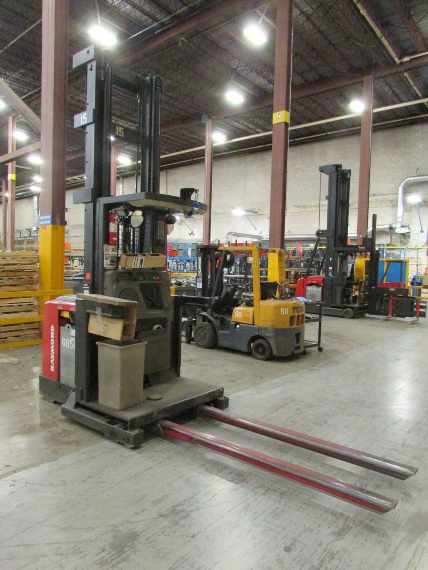 2008 Raymond 560-OPC 30TT Electric Order Picker - Image 4 of 5