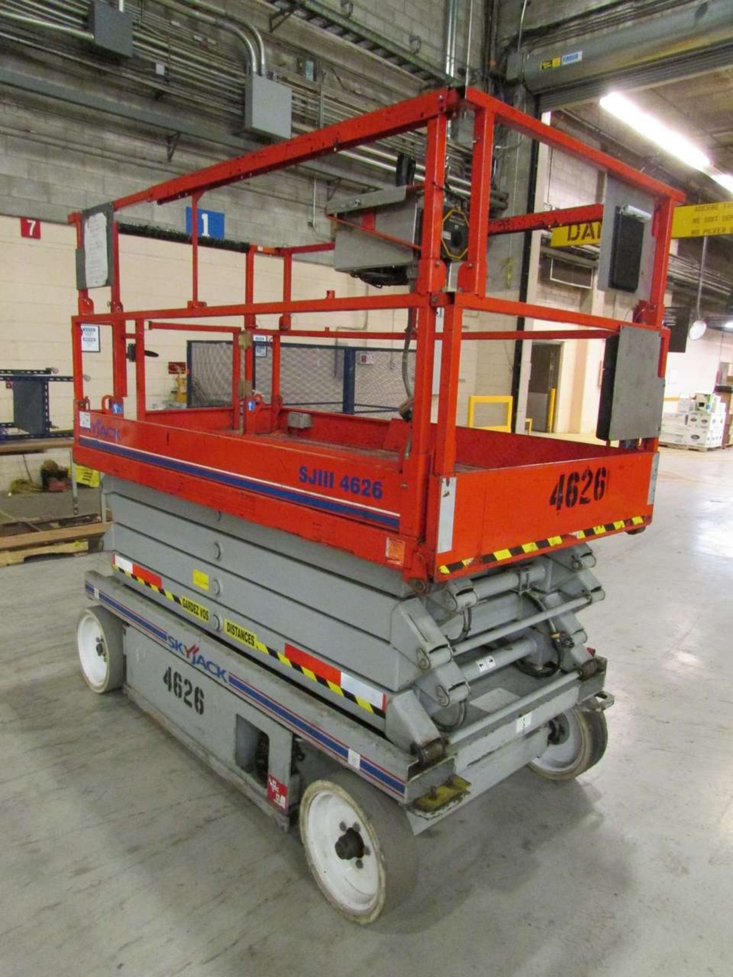 2004 SkyJack SJIII 4626 Electric Scissor Lift - Image 2 of 4