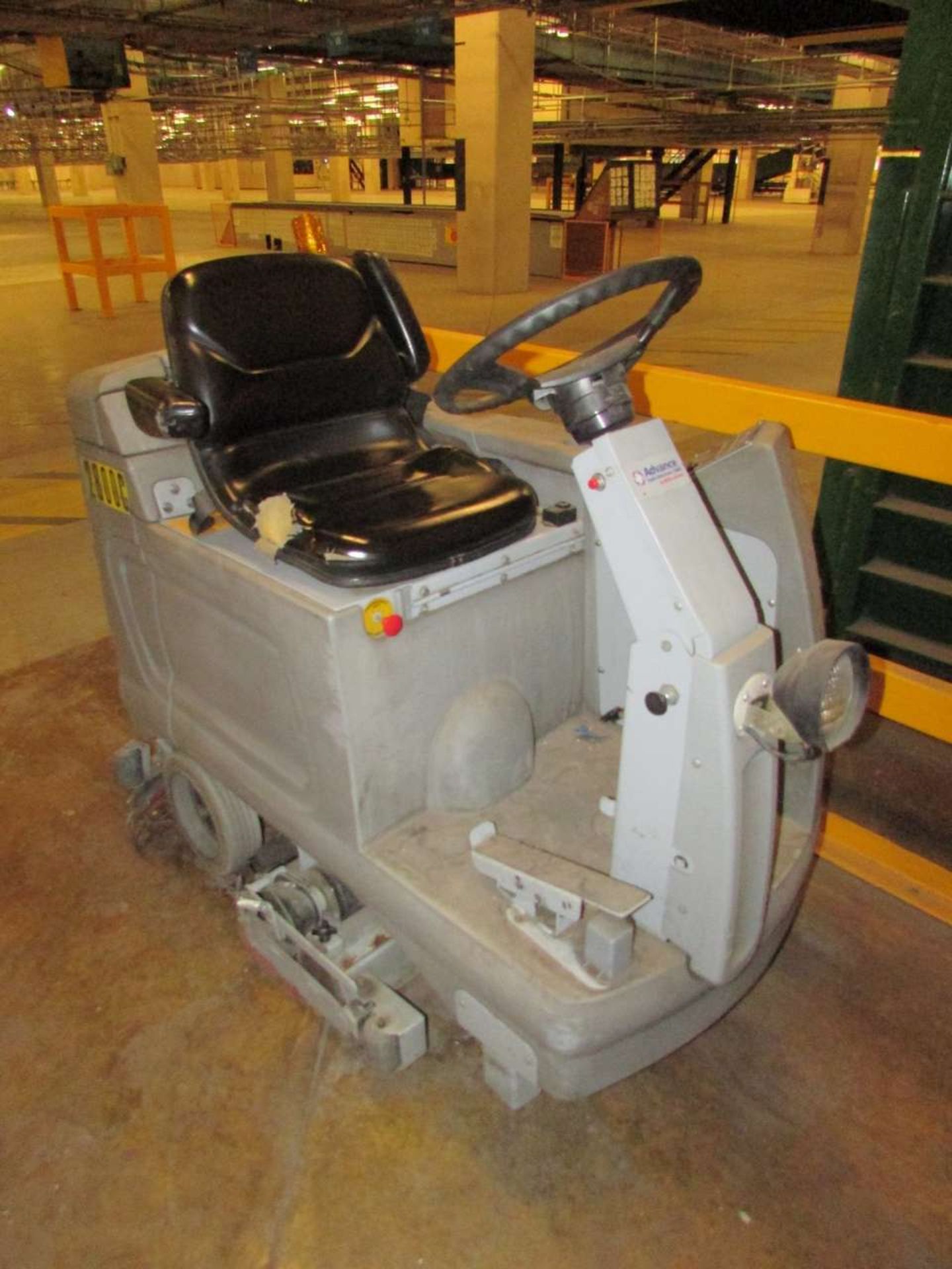 2001 Advance HR-2800C Electric Floor Scrubber
