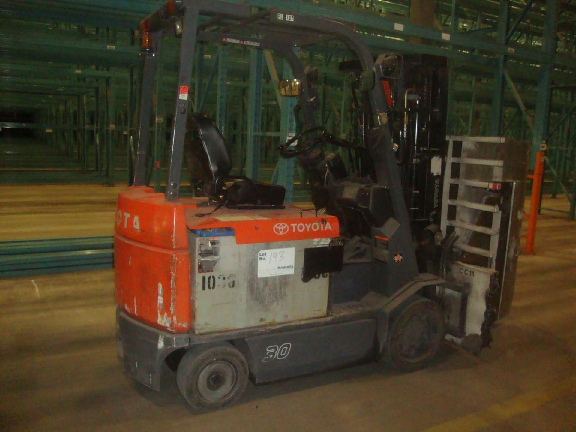 2001 Toyota 7FBCU30 Counterbalance Forklift, 24673.9 Hrs