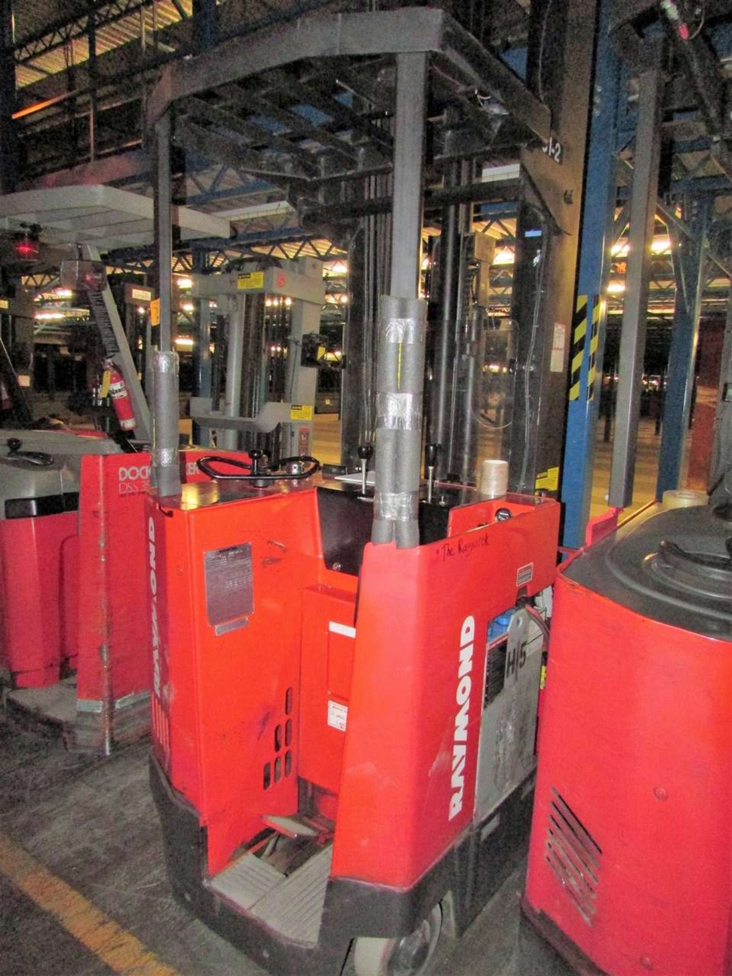 1991 Raymond 31ISR40TT 36V Electric High Mast Stand-Up Reach Truck - Image 3 of 5