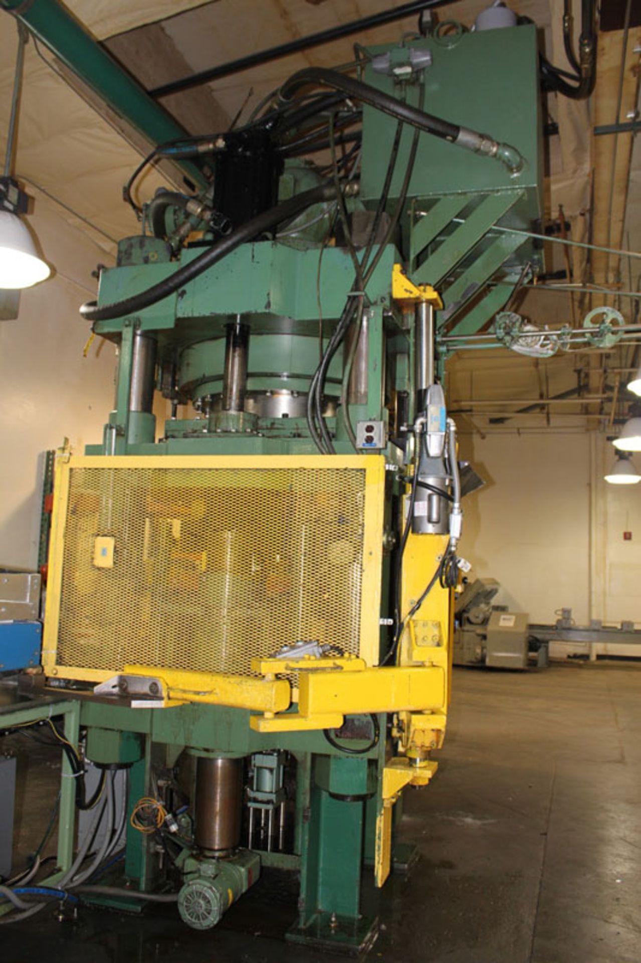 1981 800-Ton Modern Hydraulic 4 Post Press, Mdl. 1R, S/N: 2249, Located in Huntington Park, CA - Image 7 of 14