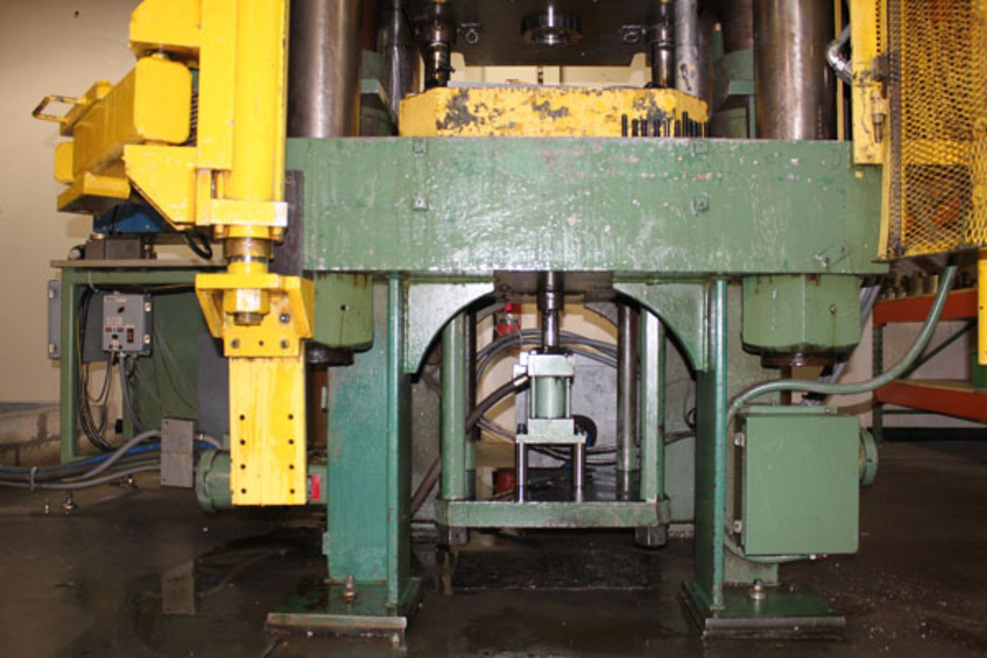 1981 800-Ton Modern Hydraulic 4 Post Press, Mdl. 1R, S/N: 2249, Located in Huntington Park, CA - Image 3 of 14
