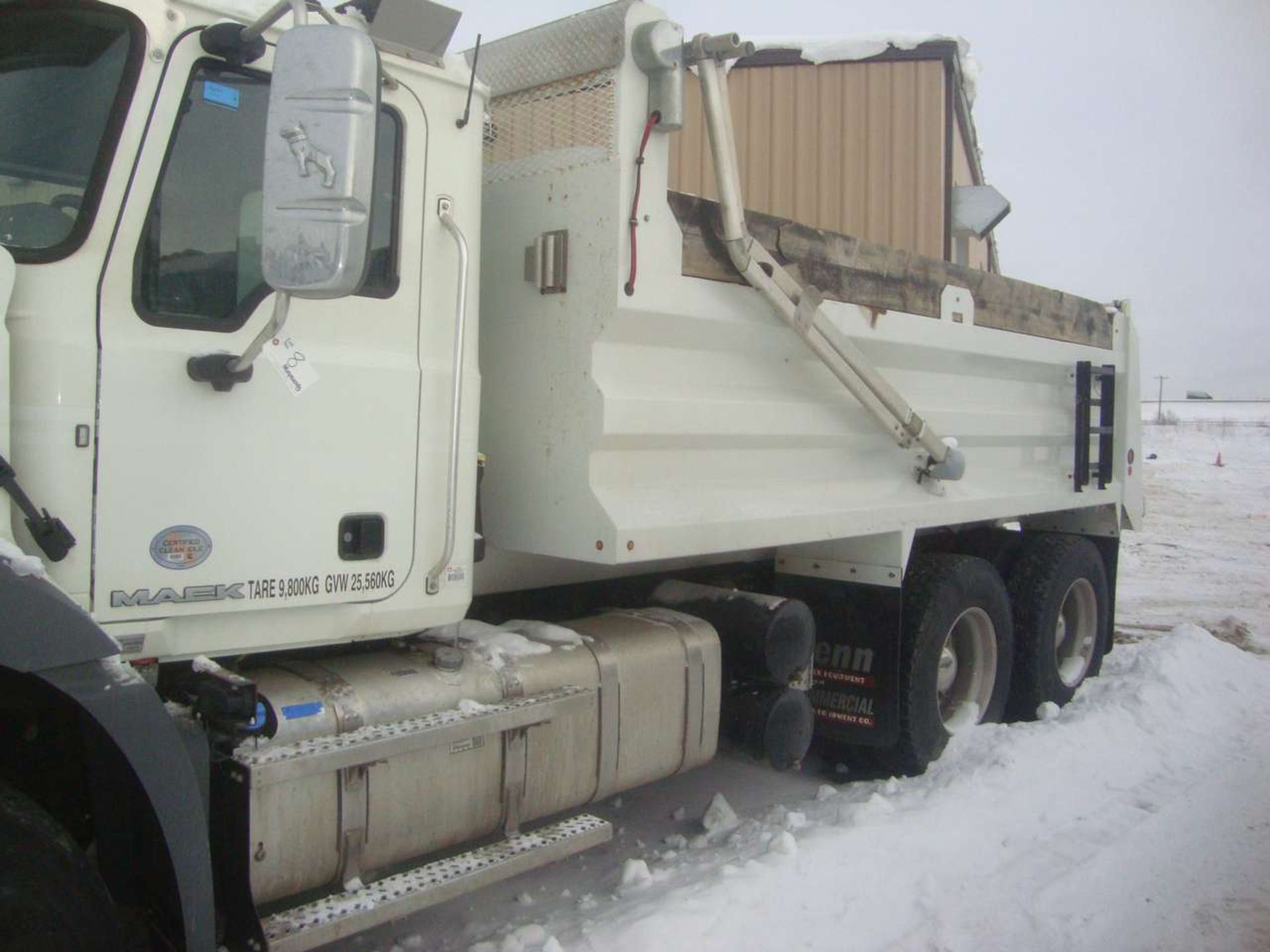 2016 Mack GU533 Granite Tandem Axle Dump Truck - Image 18 of 21