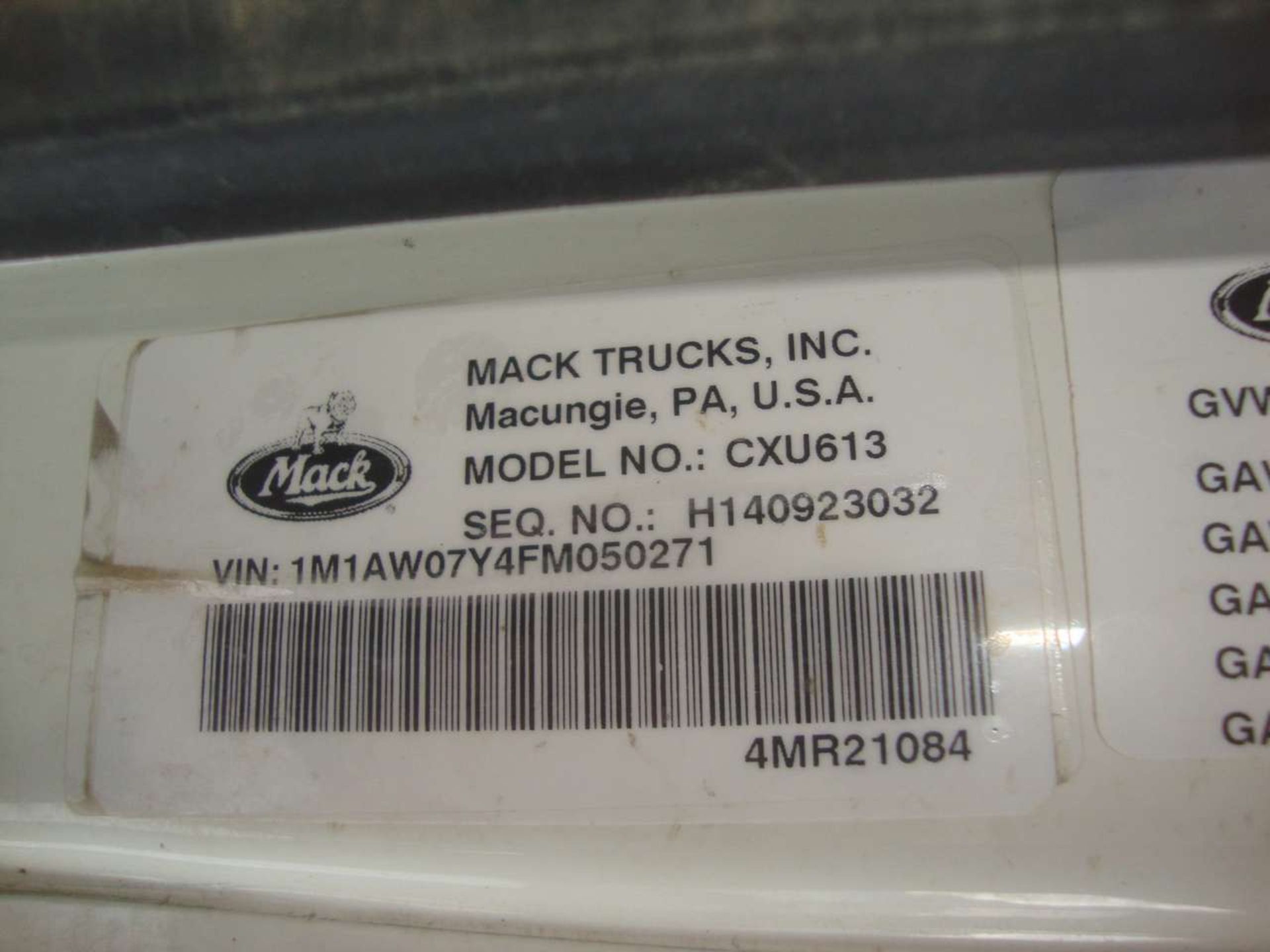 2015 Mack CXU613 Granite Tandem Axle Tractor - Image 7 of 15