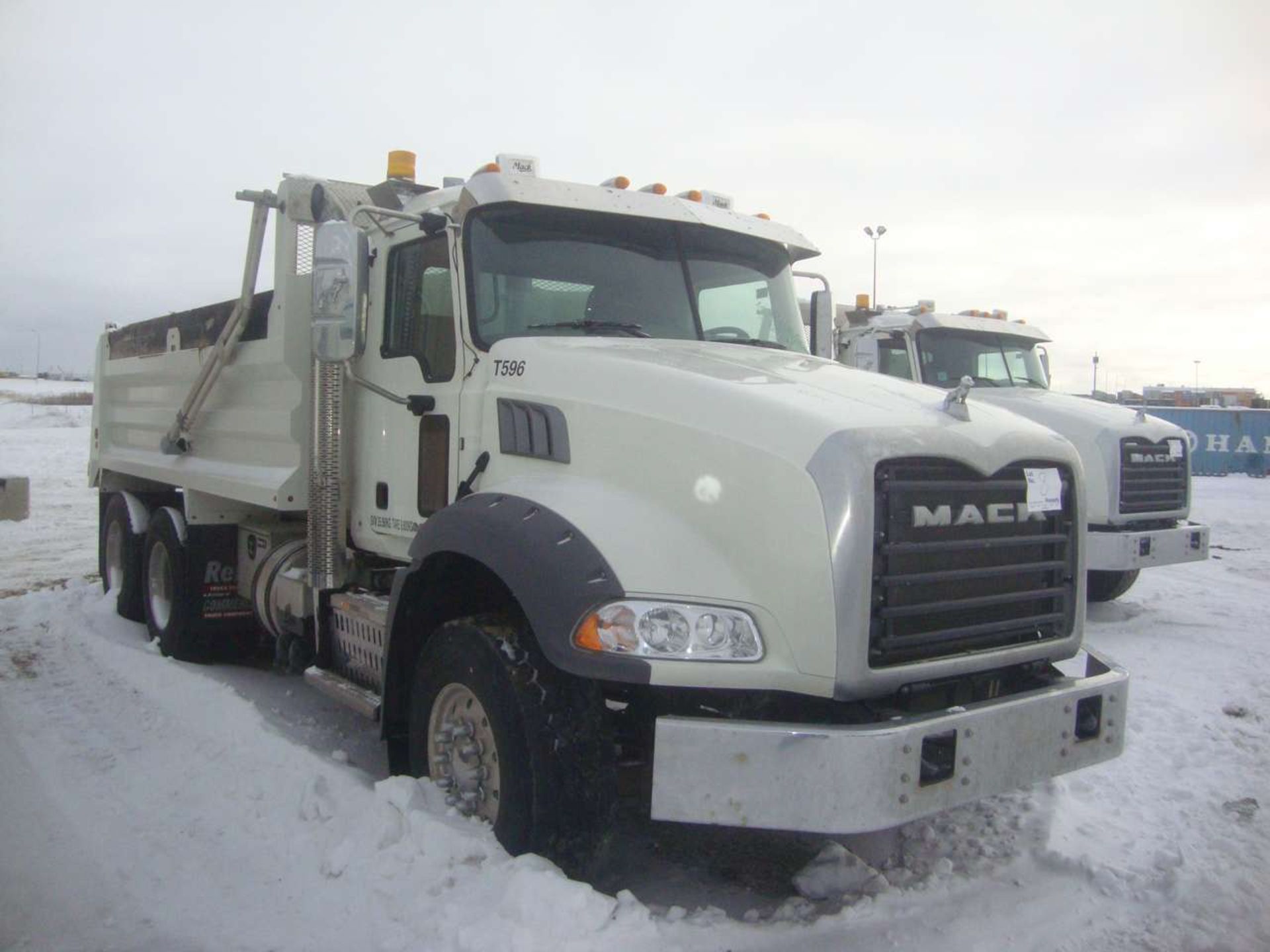 2016 Mack GU533 Granite Tandem Axle Dump Truck - Image 2 of 21