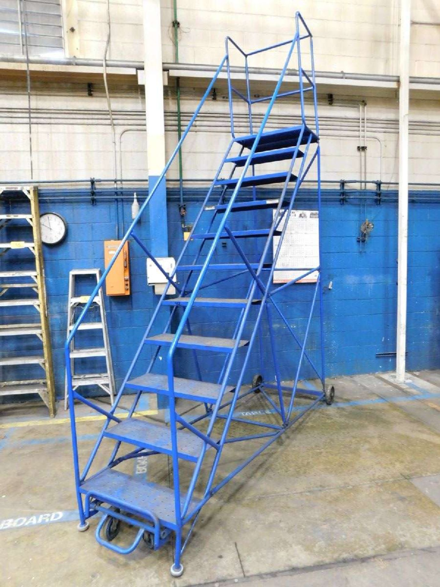 2013 Conway 11SH 11 Step Rolling Ladder - Image 2 of 2