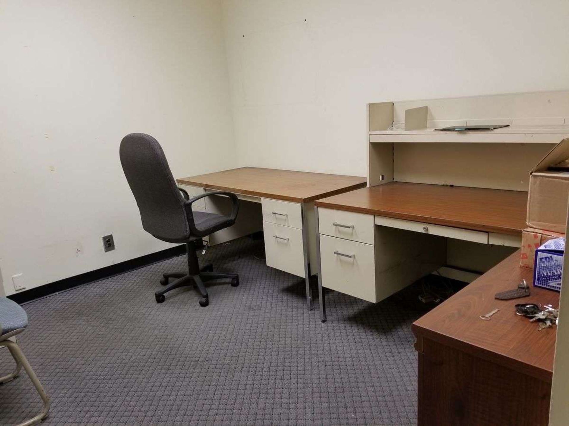 Office Furniture - Image 7 of 18