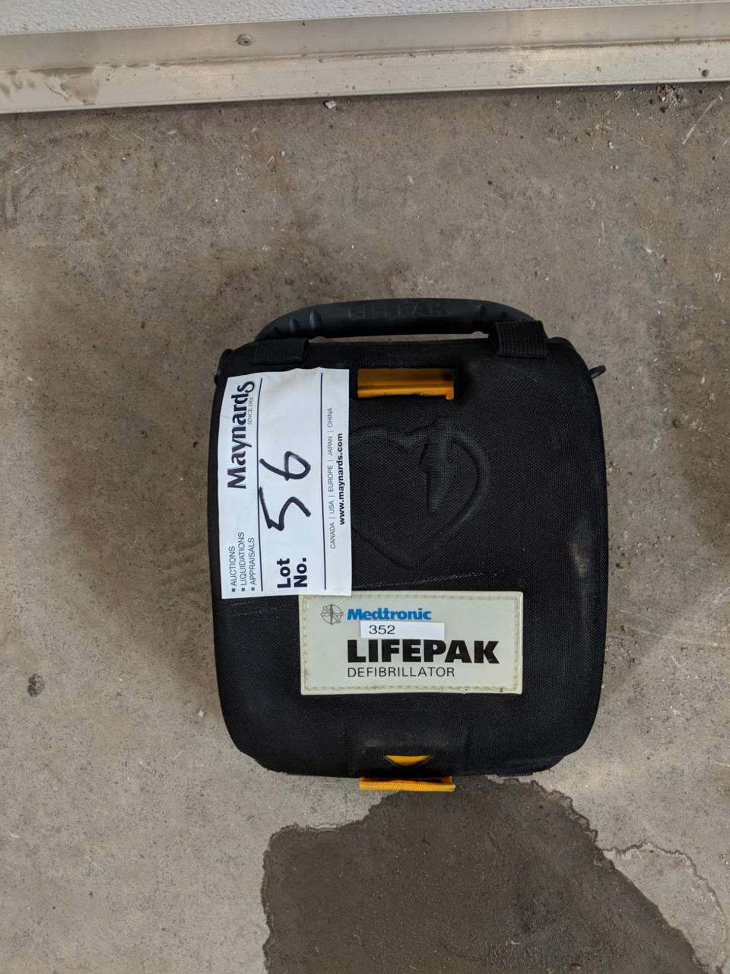 MEDTRONIC LIFEPAK CR+ DEFIBRILLATOR