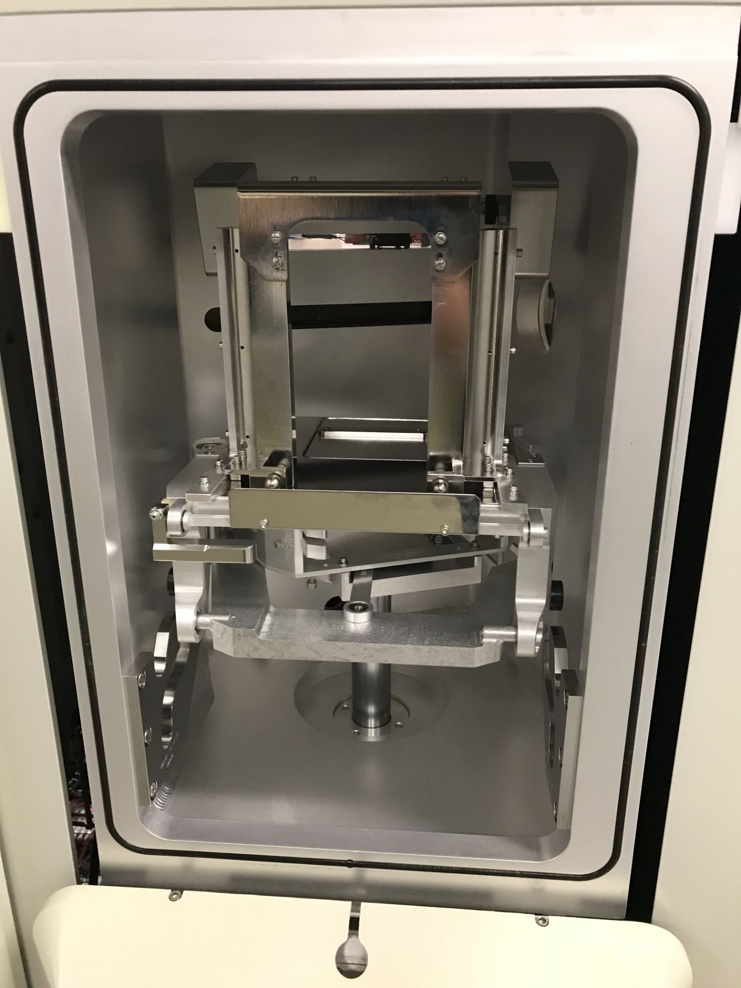 Applied Materials Centura DPS (Decoupled Plasma Source) Etcher, Size: 6" Wafers, Vintage: 2001, S/ - Image 2 of 72