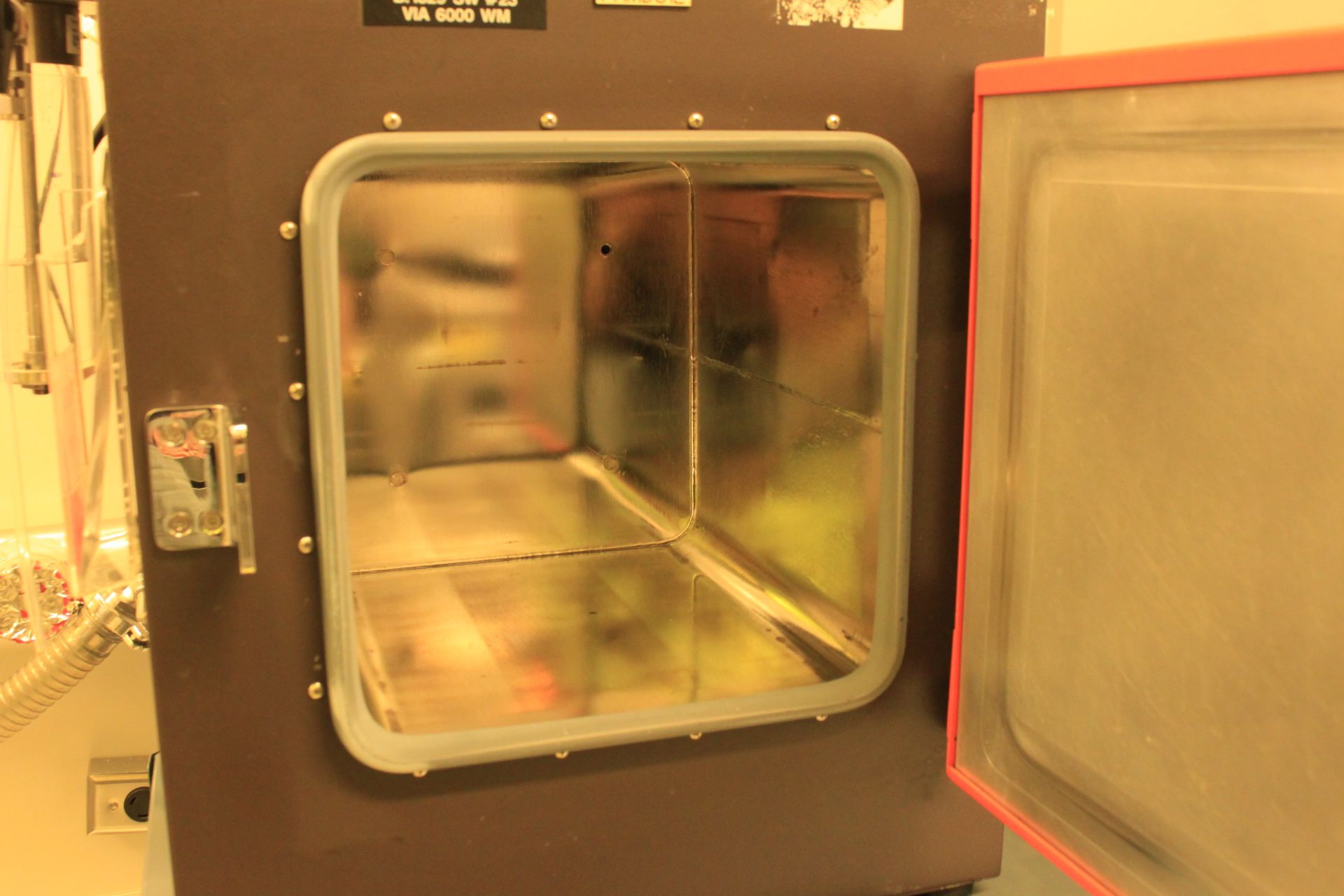Yield Engineering Vacuum Bake Vapor Prime Processing HMDS Oven for Silicon, Quartz Subtrstrates - Image 2 of 3