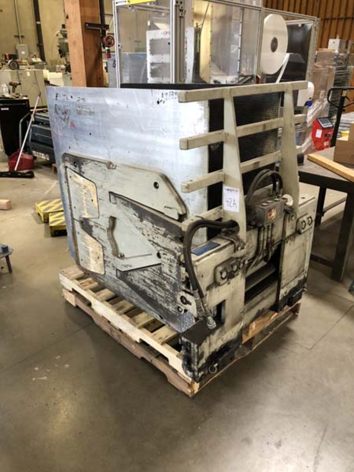 Cascade Carton Clamp Forklift Attachment, Catalog Number 15D-CCS-35A, S/N 384929-7, Located In: