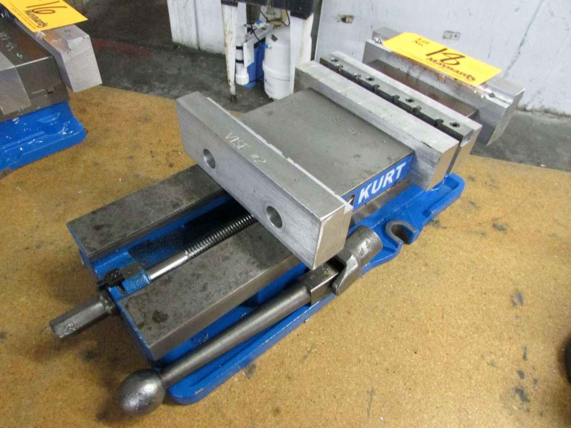 Kurt D688 6" Machine Vise