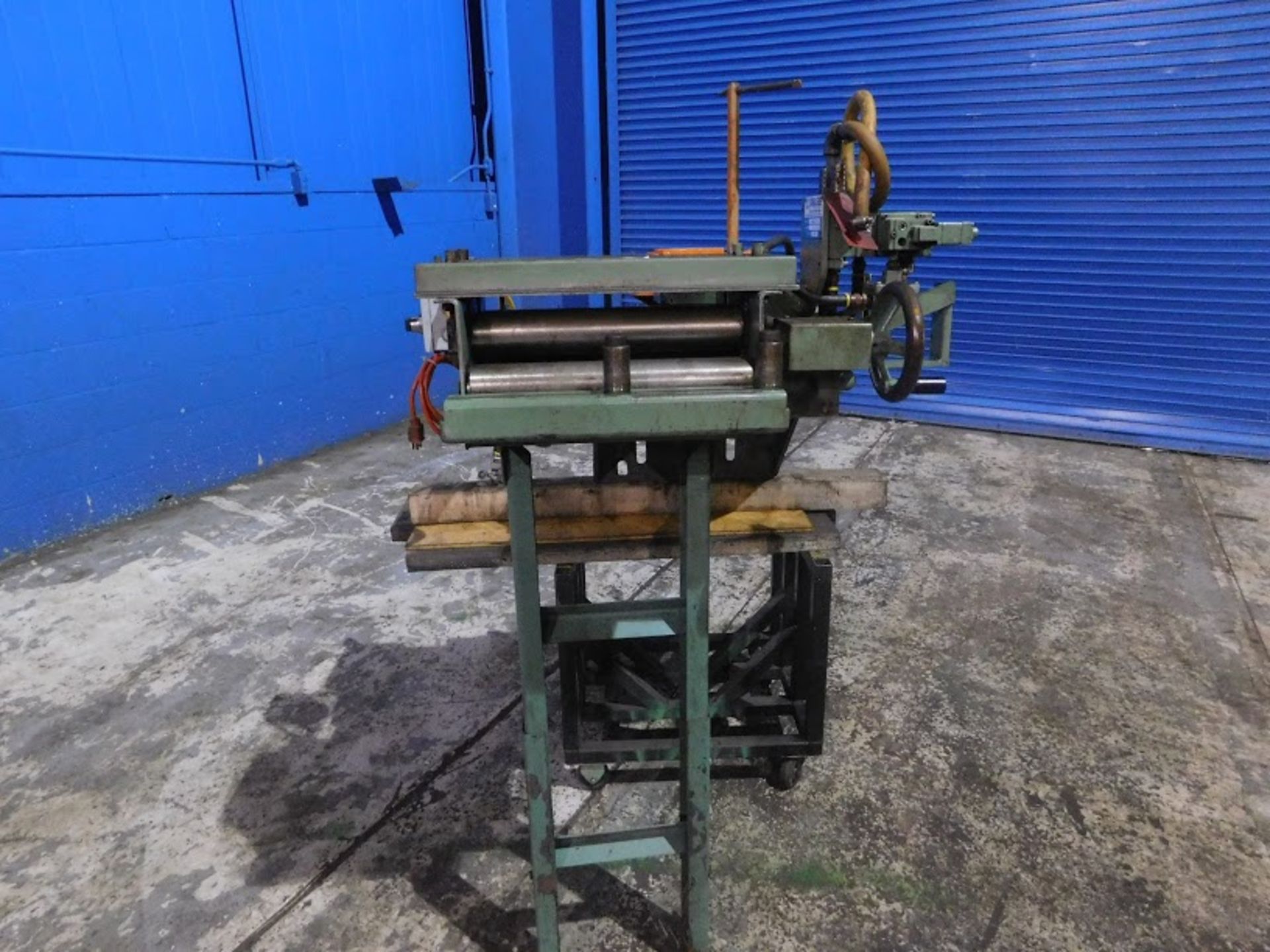 FREE LOADING - Located In: Painesville, OH, Dallas Air Feeder With Pull Through Straightener, 12" - Image 7 of 11