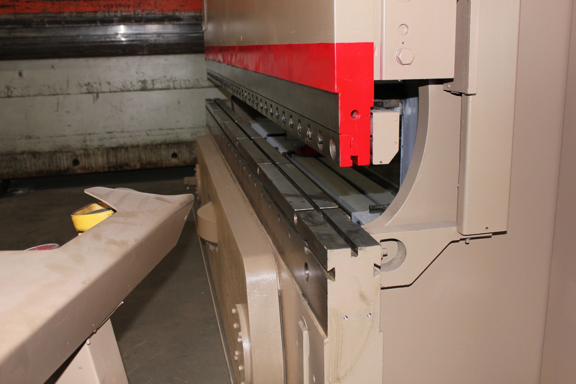 FREE LOADING - Located In: Huntington Park, CA, 1989 Cincinnati CNC 6 Axis Hydraulic Press Brake, - Image 9 of 9