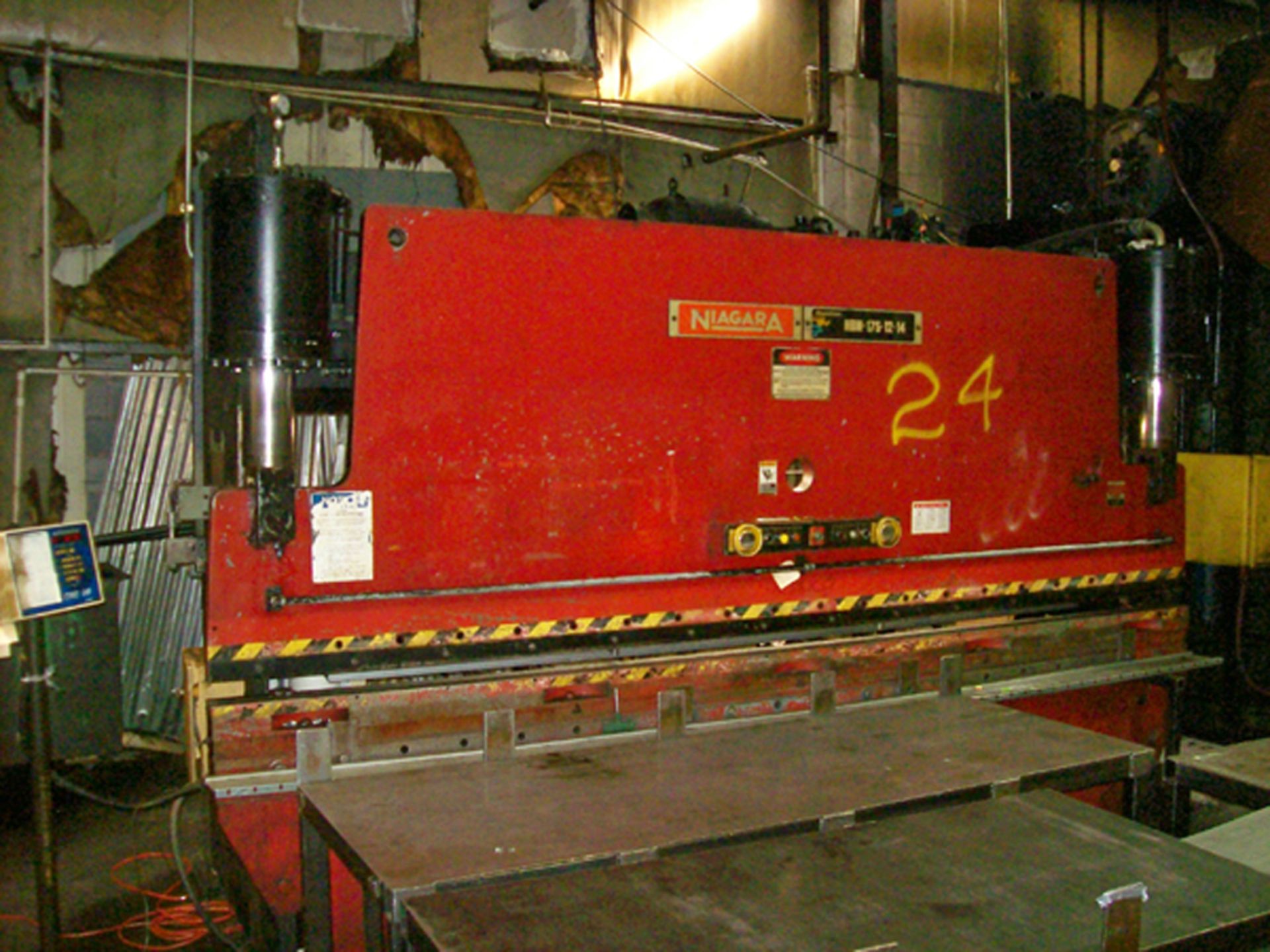 FREE LOADING - Located In: Painesville, OH, 1990 Niagara CNC 2 Axis Hydraulic Press Brake, 175 Ton x - Image 2 of 3