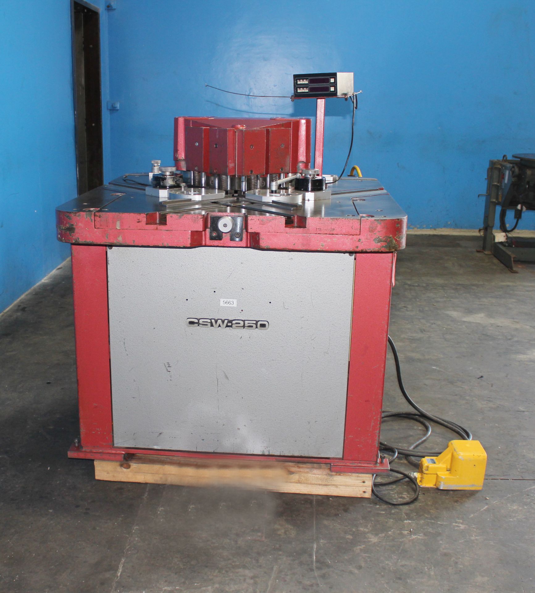 FREE LOADING - Located In: Huntington Park, CA, 1986 Amada Hydraulic Power Notcher, 10 Ga. x 9.