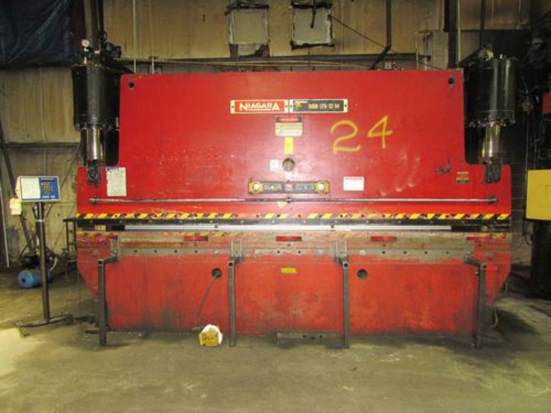 FREE LOADING - Located In: Painesville, OH, 1990 Niagara CNC 2 Axis Hydraulic Press Brake, 175 Ton x