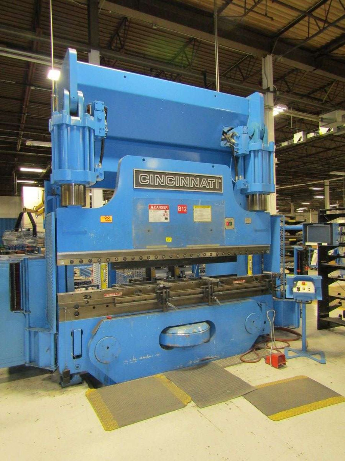 Cincinnati 350PFX8 350-Ton Hydraulic Press Brake