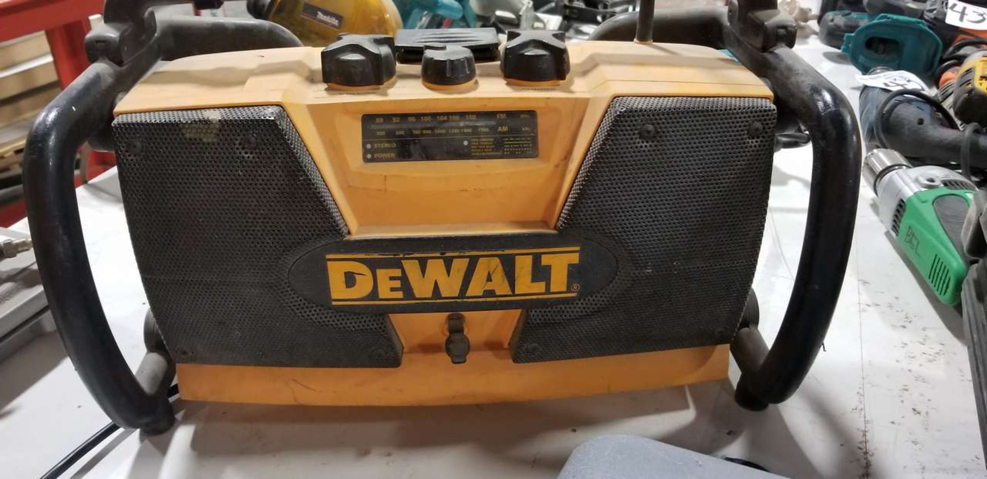 DeWalt DW911 Work Site Radio/Charger