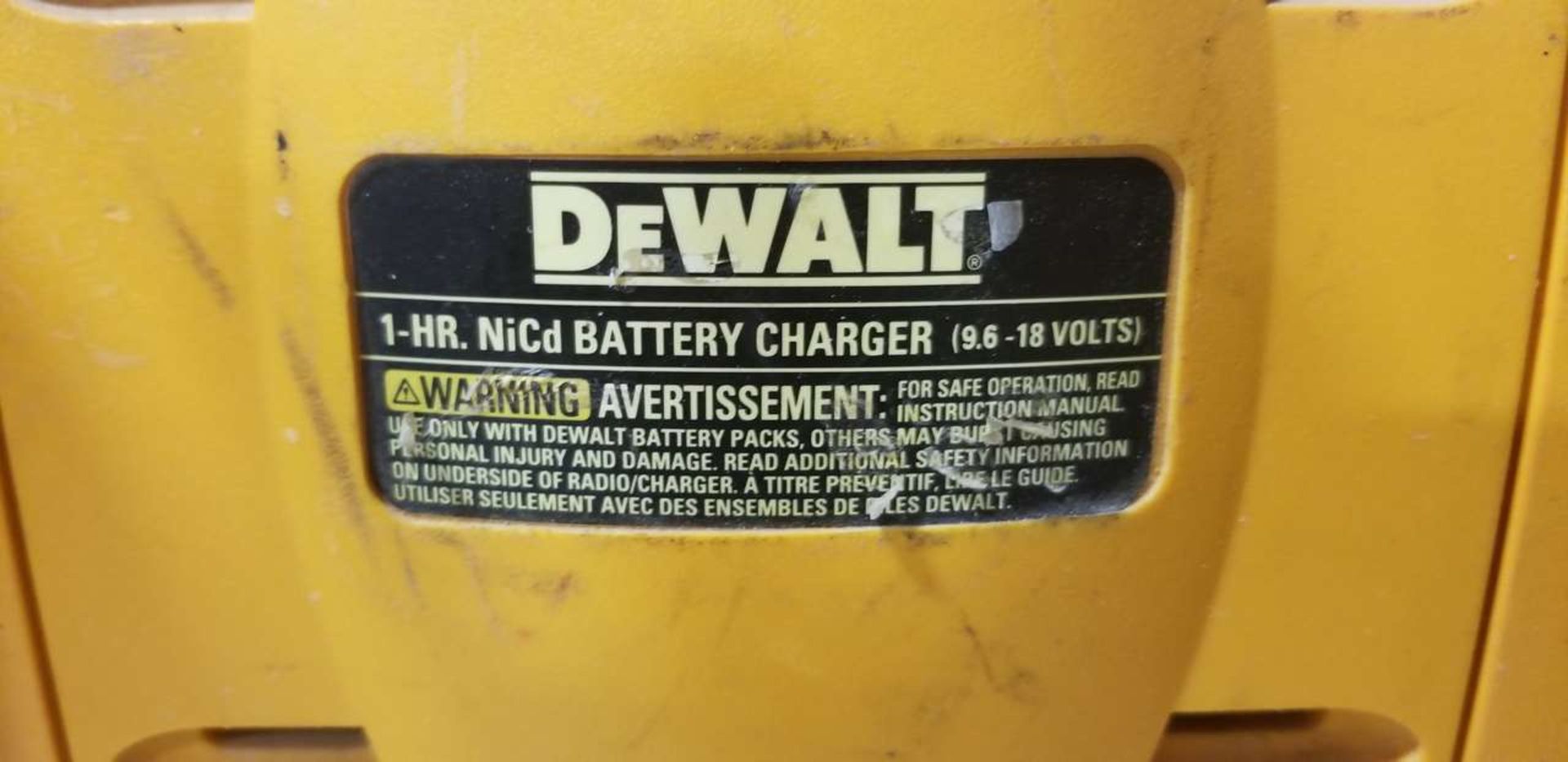 DeWalt DW911 Work Site Radio/Charger - Image 3 of 5