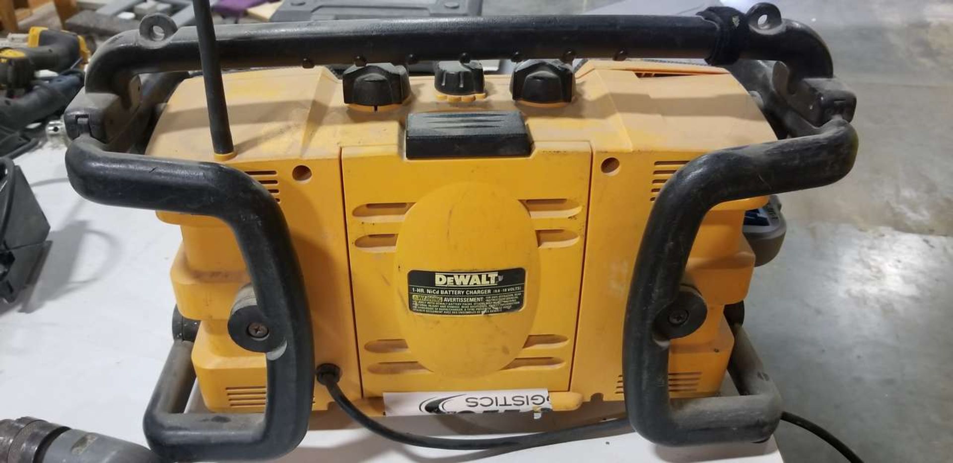 DeWalt DW911 Work Site Radio/Charger - Image 2 of 5