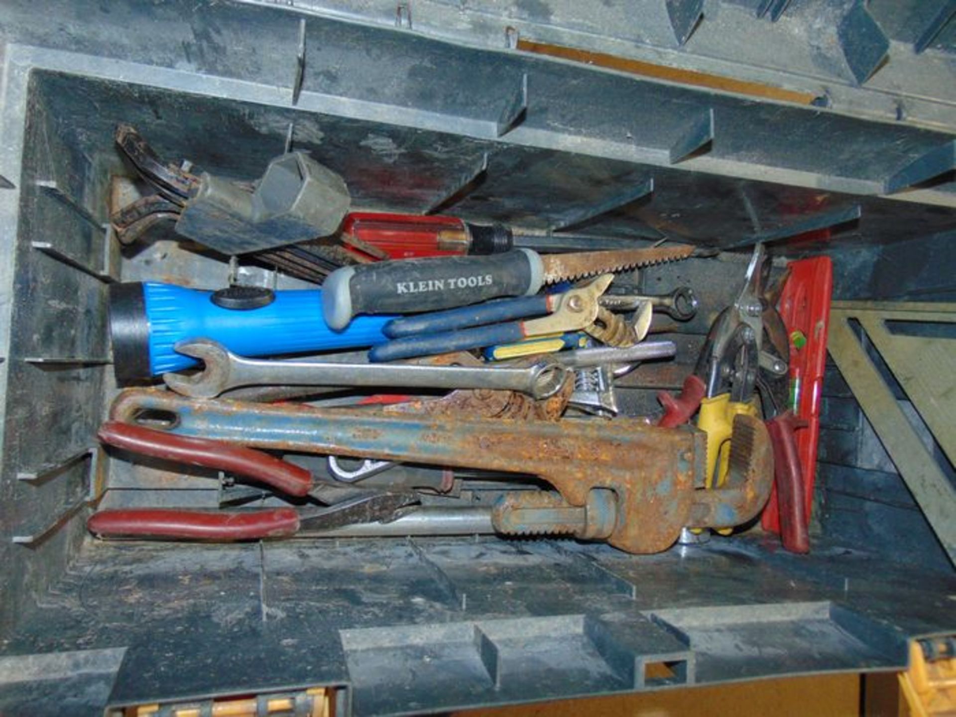 , Located At: 2222 Poydras St, New Orleans, LA 70119Tool kit w/ hand tools: To Include: Screw