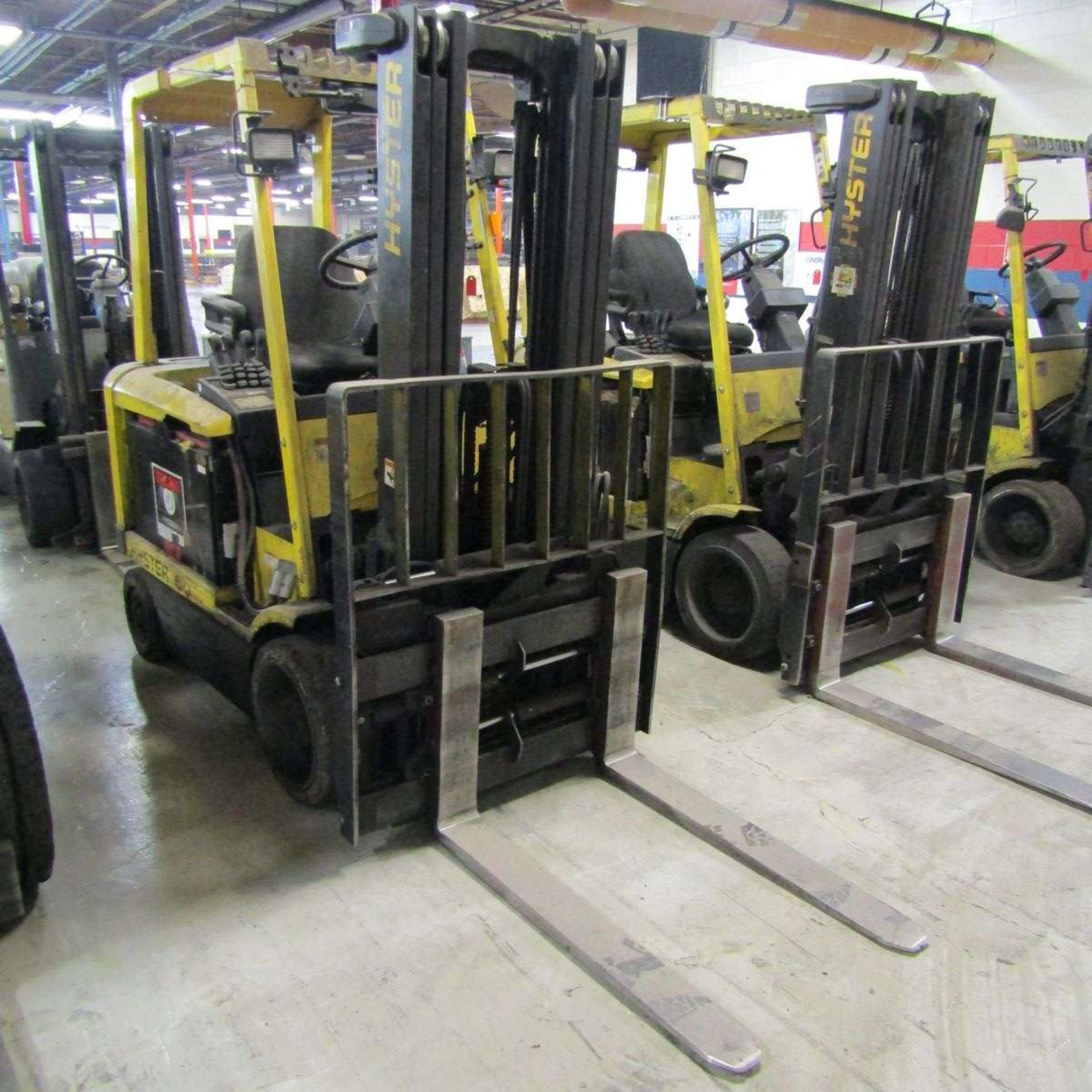 Hyster E60XM-33 Fork Lift - Image 2 of 5