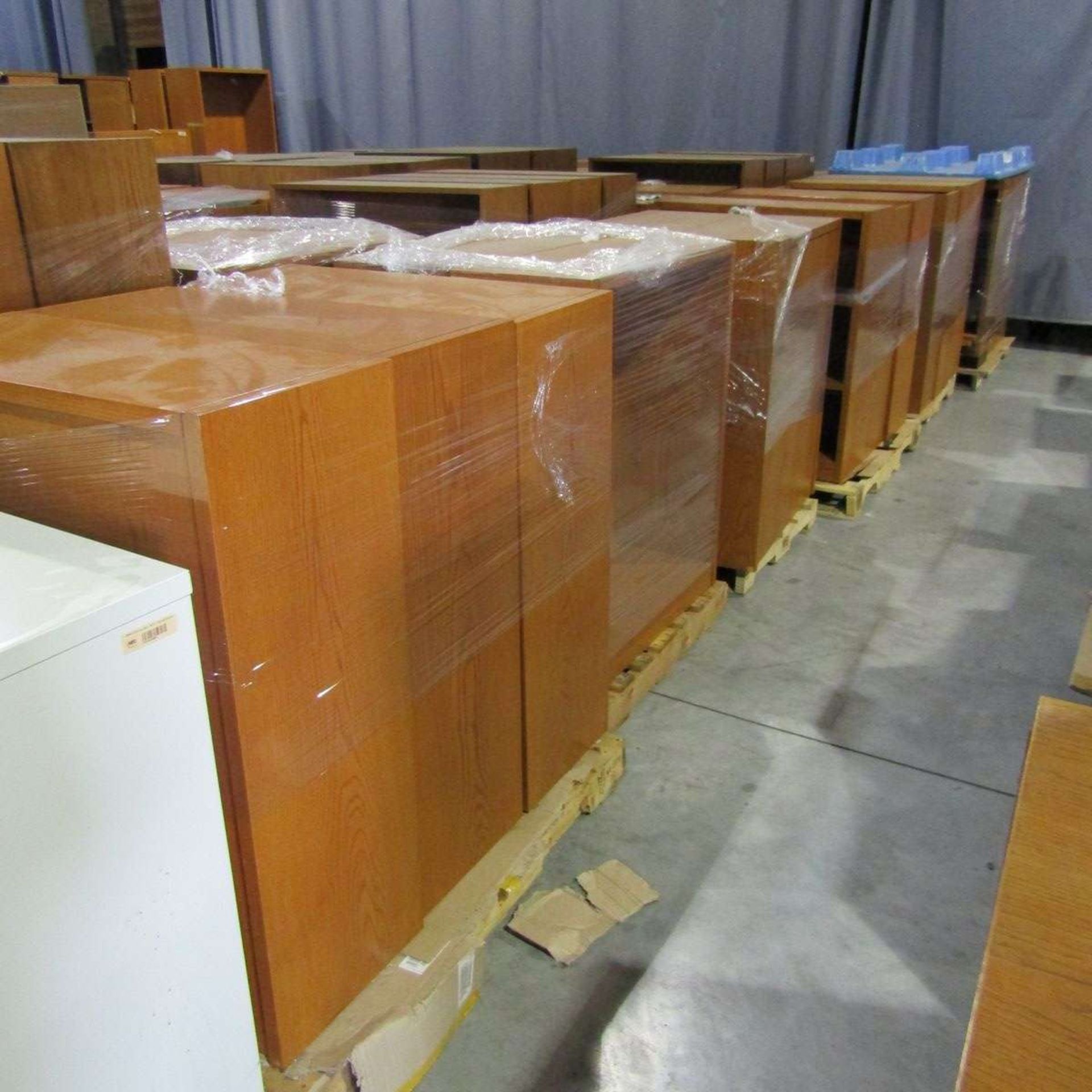 Lot of Various Size Wooden and Metal Cabinets - Bild 3 aus 7