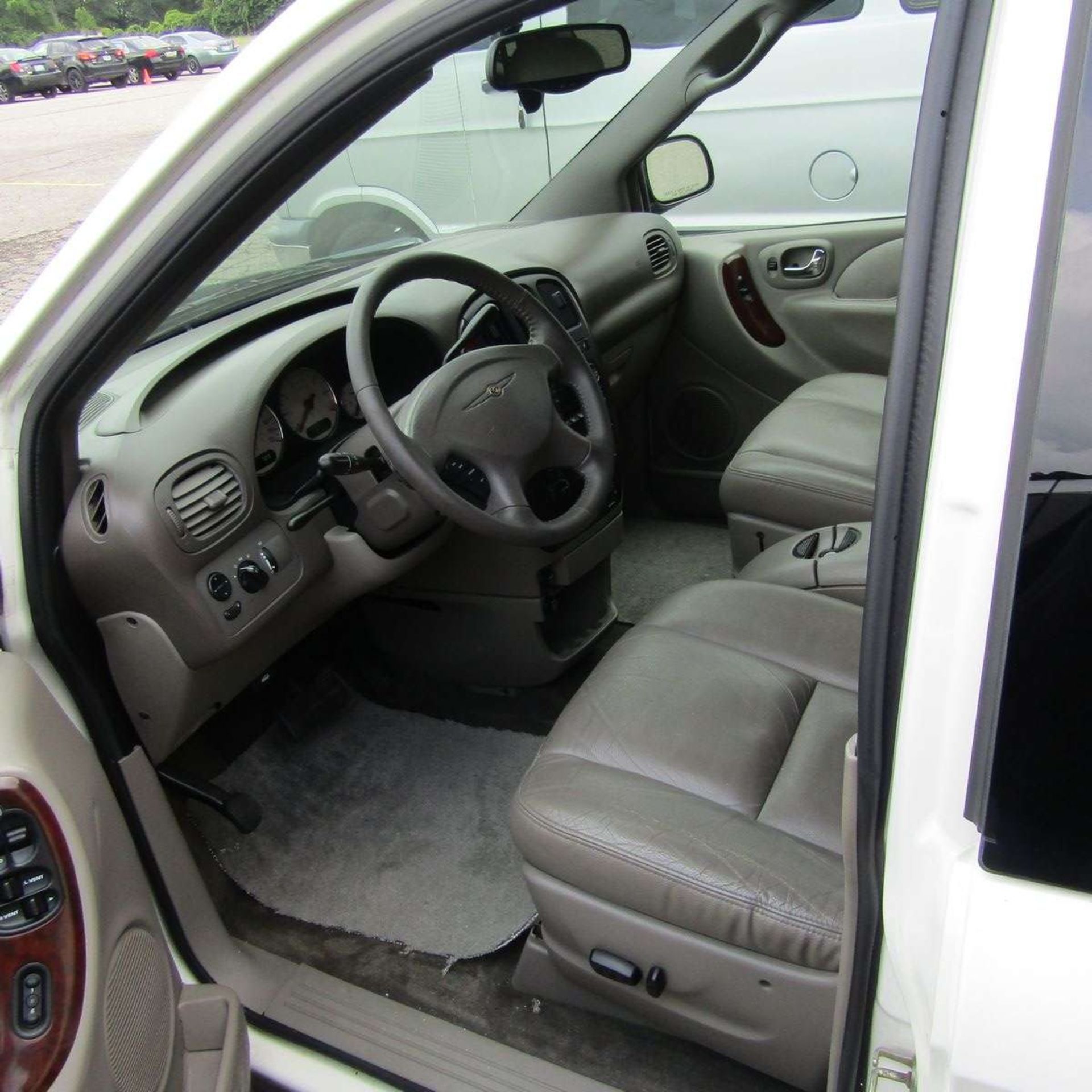2003 Chrysler Town and Country Mini Van - Image 5 of 7