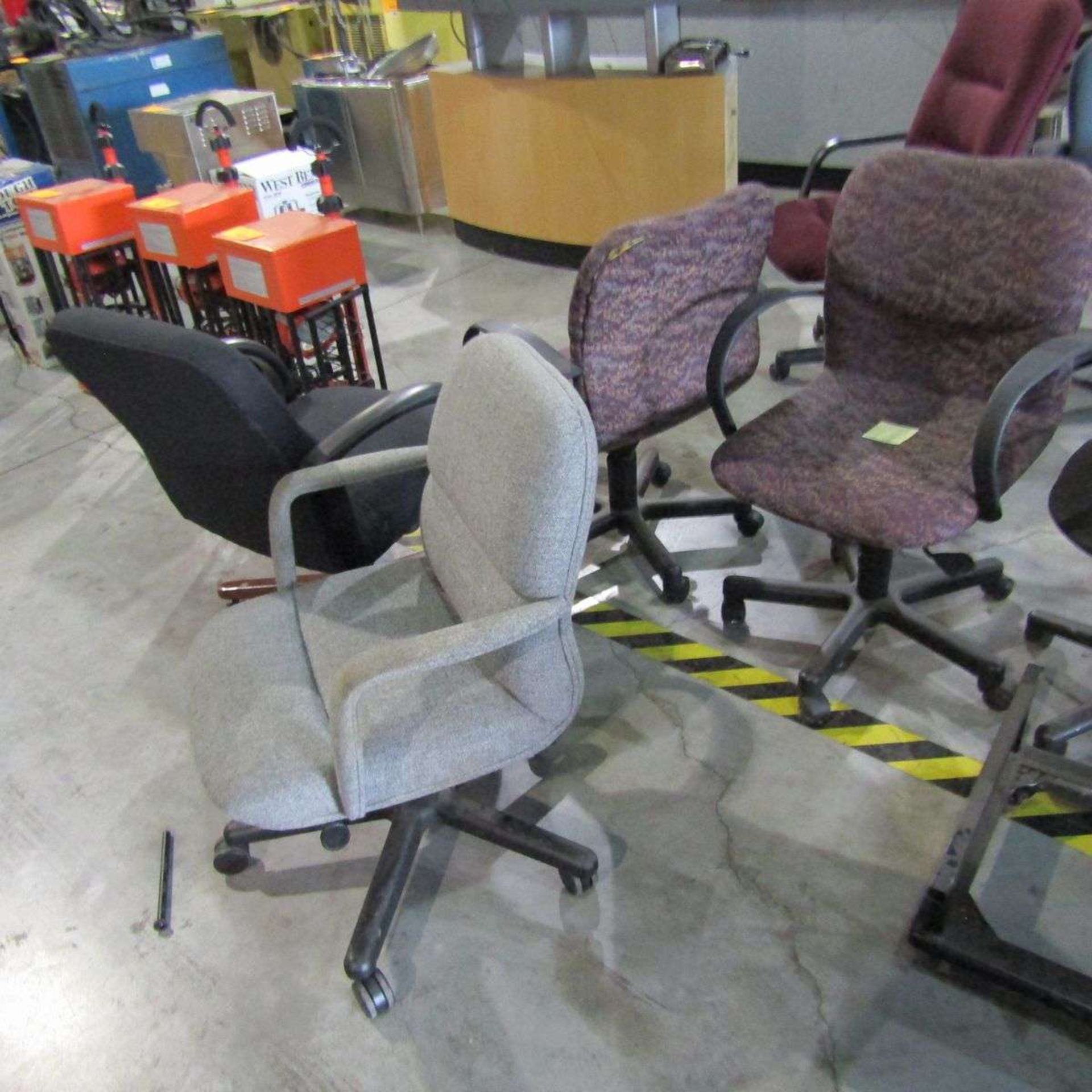 Lot of Assorted Style Office Chairs - Image 3 of 5