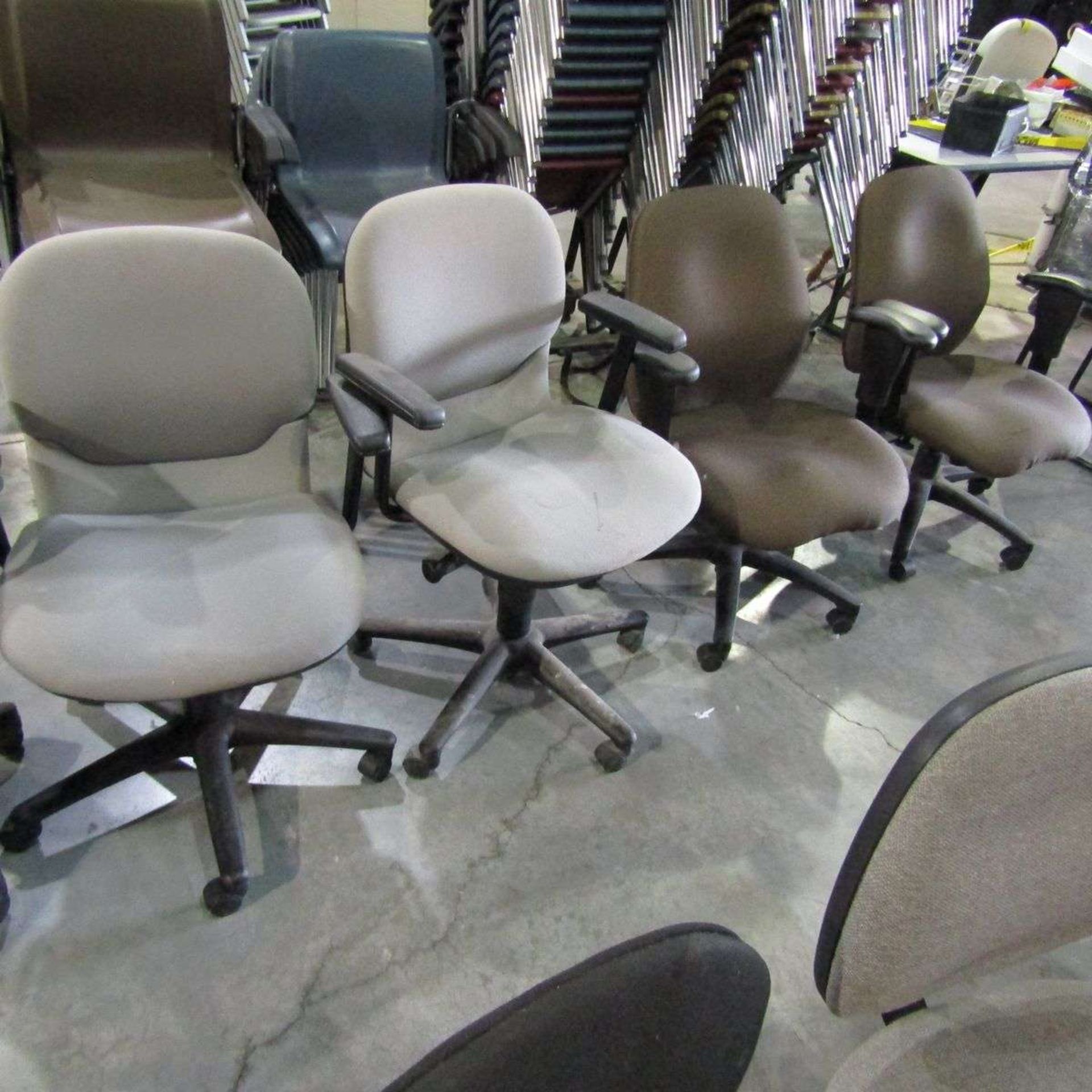 Lot of Assorted Style Office Chairs - Image 5 of 5