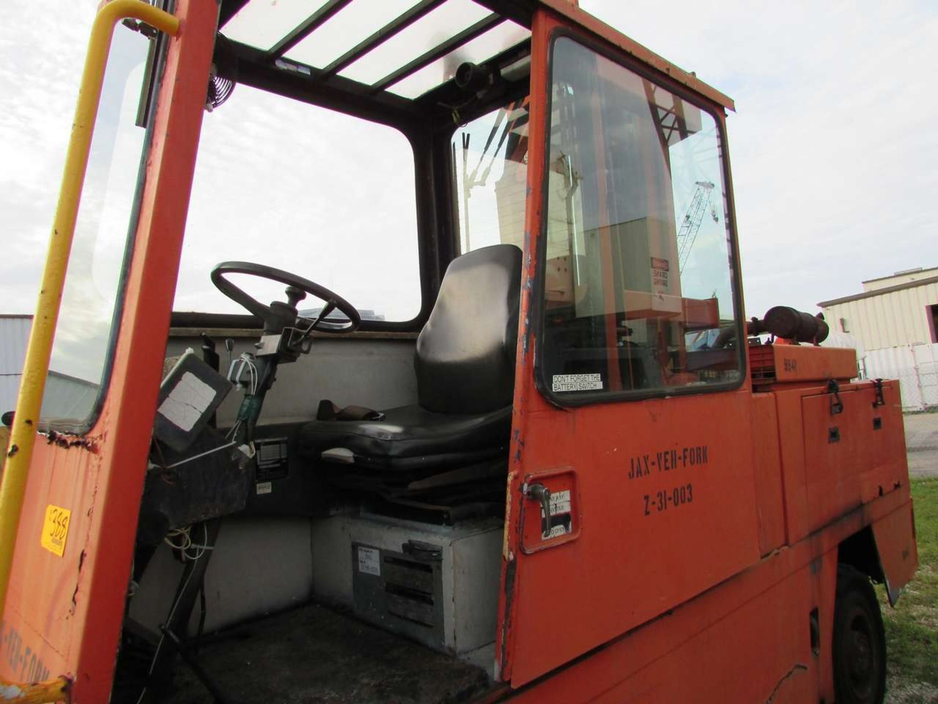 1997 Boss 567-5C2 Side Loading Fork Truck - Image 5 of 17