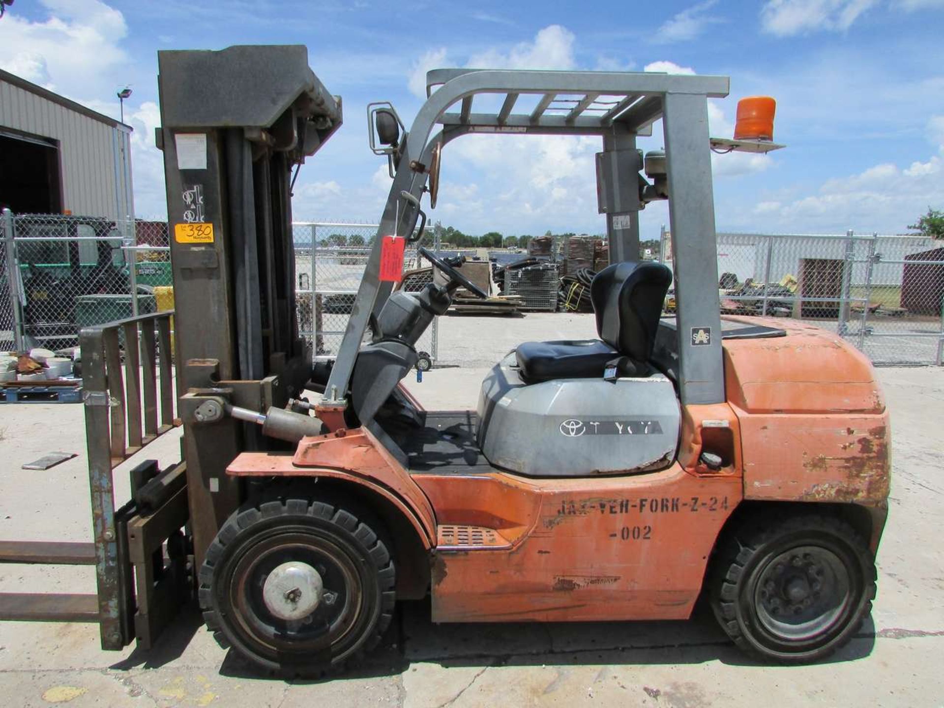 Toyota 7FDU35 Diesel Fork Truck - Image 2 of 9