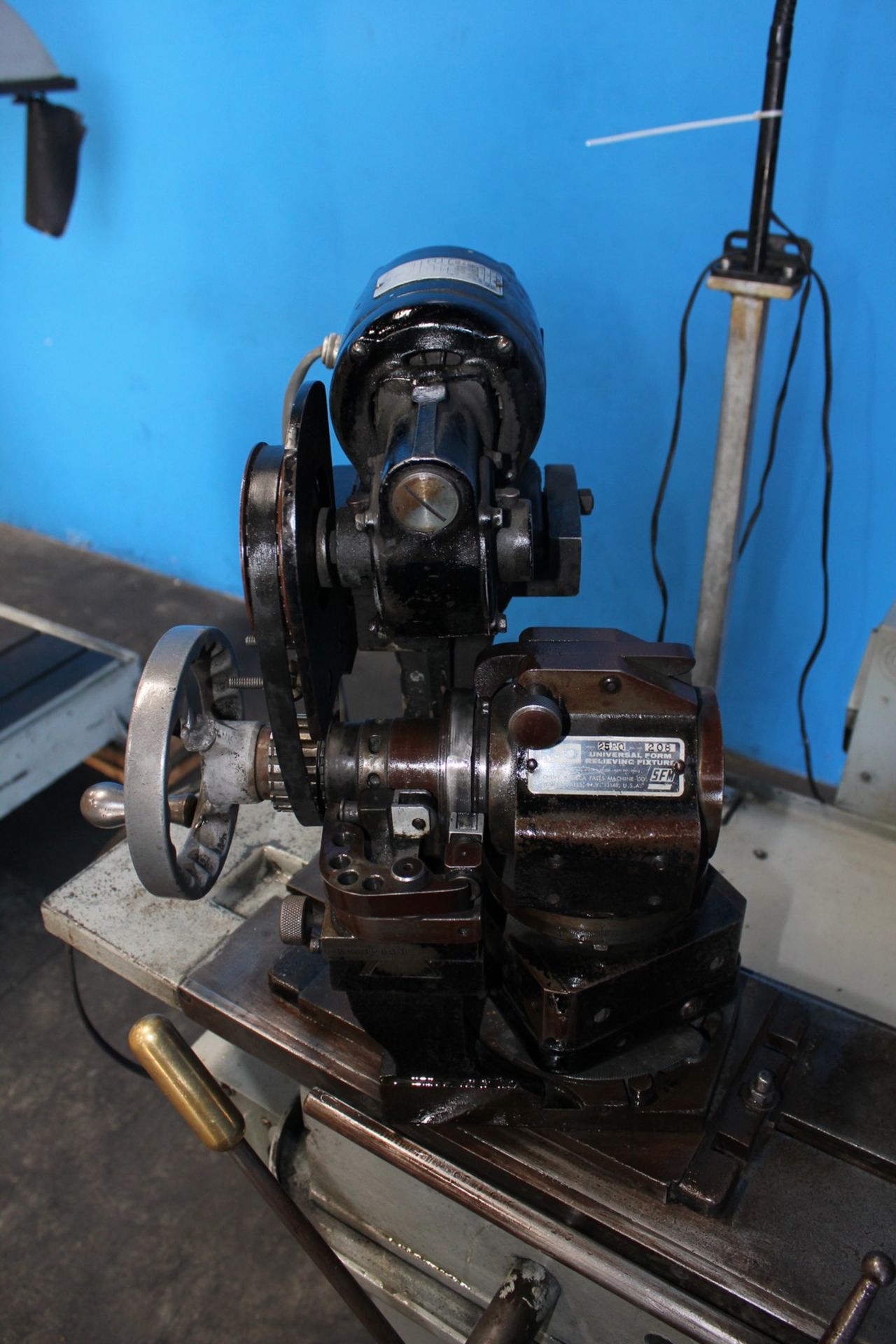 Seneca Falls Form Relieving Grinder, Model 25 R-O, 25RO Universal Form Relieving Fixture, Chucks, - Image 2 of 4