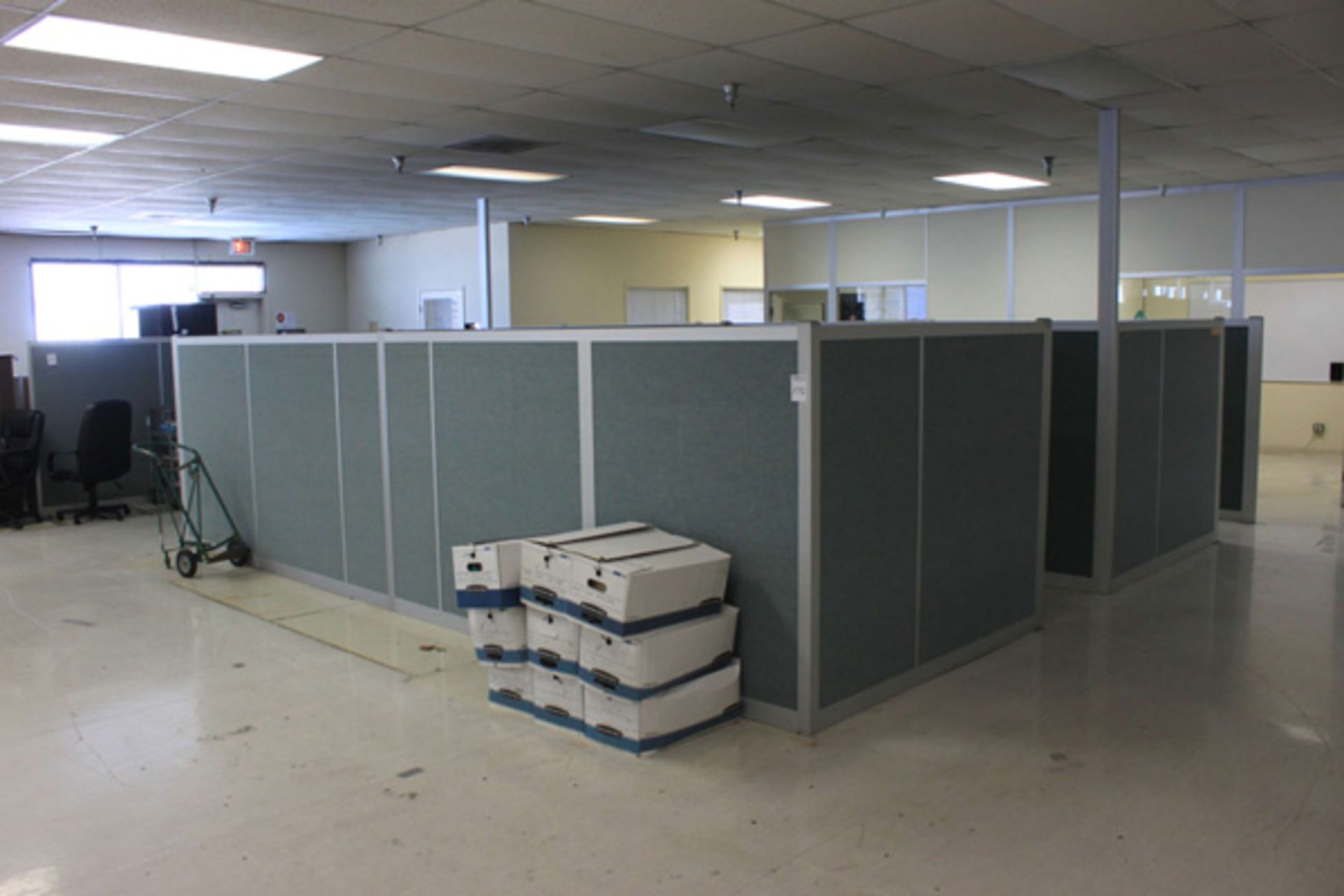 All Cubicles Throughout Lab Area - Image 5 of 6