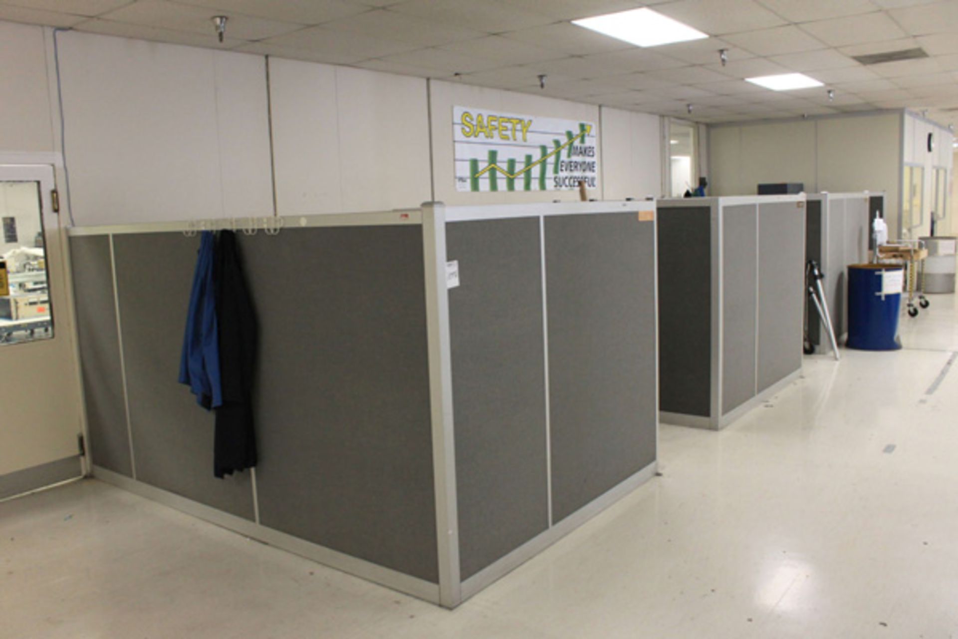 All Cubicles Throughout Lab Area - Image 4 of 6