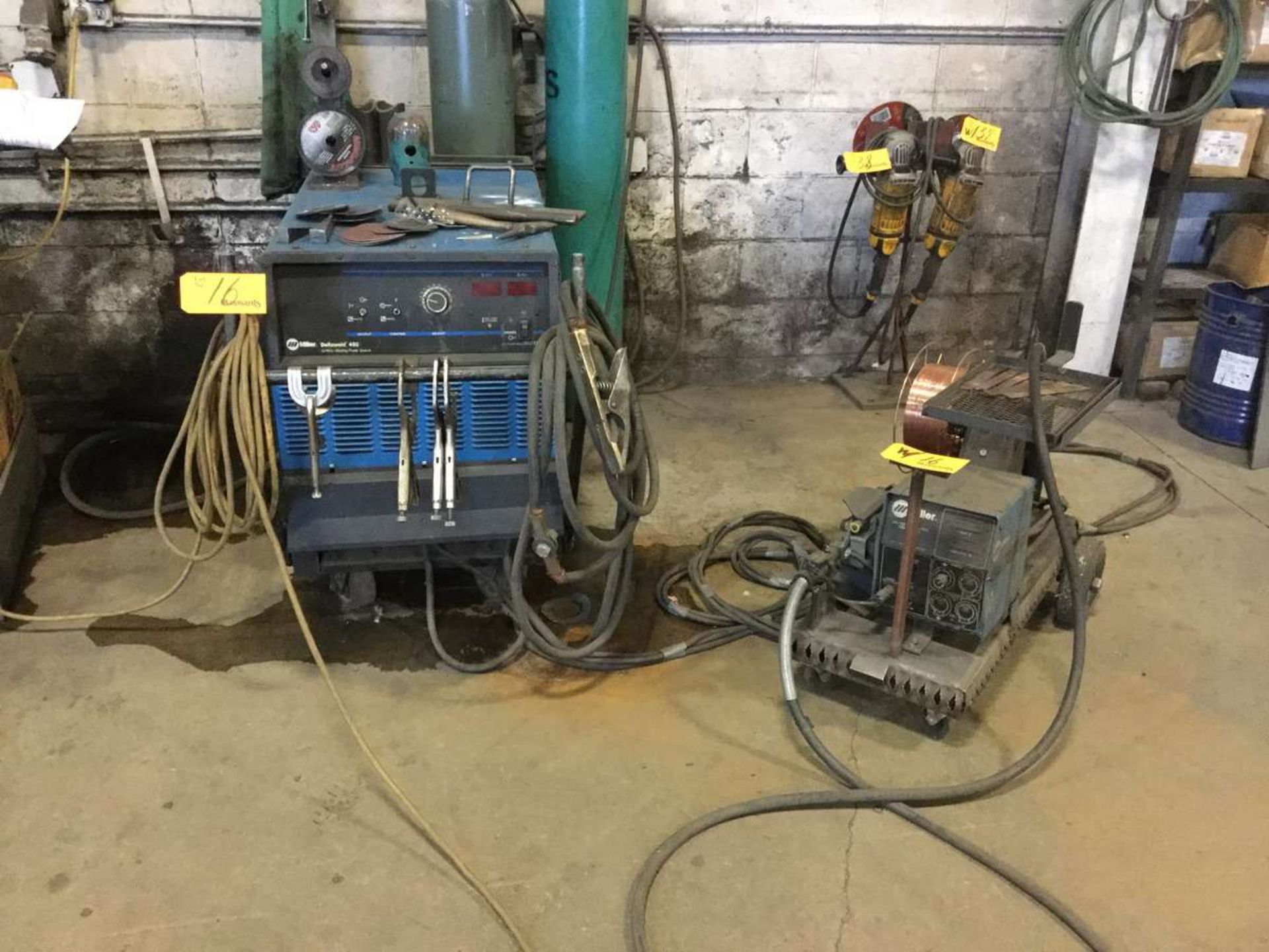 Miller Delta weld 452 Welder