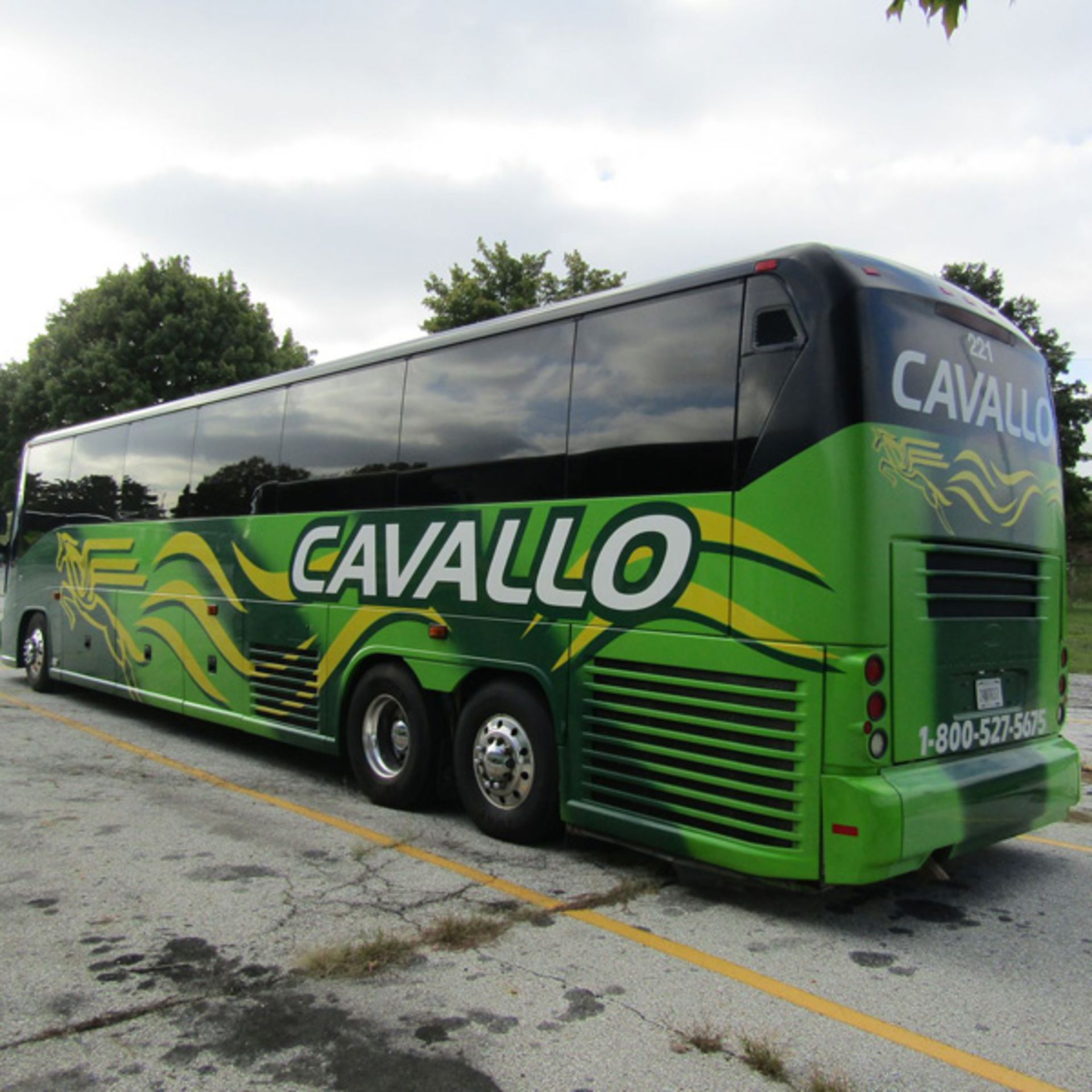 2011 MCI J4500 56-Passenger Charter Bus - Dual Axle, VIN 2MG3JMEA0BW65647, 474,631 Miles (Bus - Bild 3 aus 8