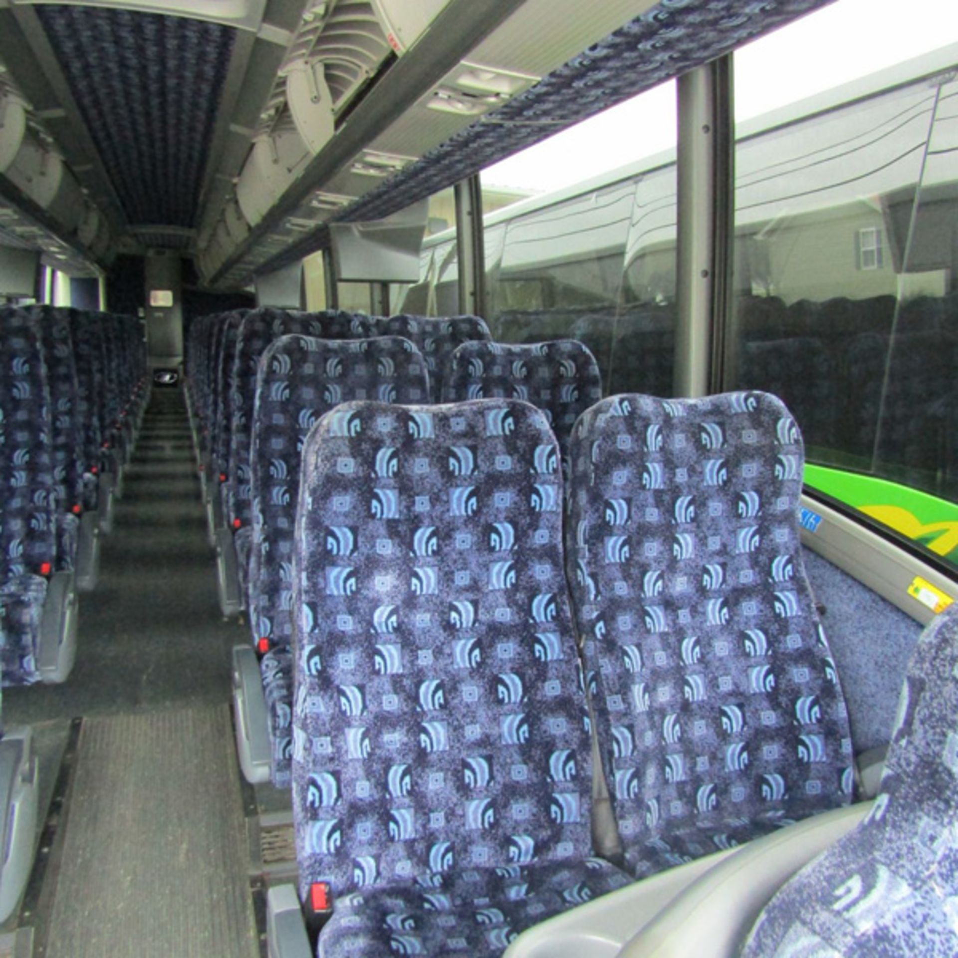 2012 MCI J4500 56-Passenger Charter Bus - Dual Axle, VIN 2MG3JMBA2CW066055, 423,316 Miles (Bus 226), - Bild 6 aus 8