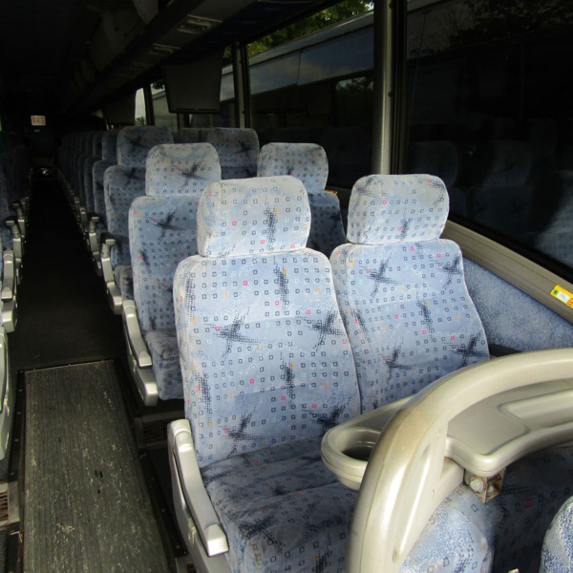 2008 MCI J4500 56-Passenger Charter Bus - Dual Axle, VIN 2MG3JMEA0BW64505, 636,819 Miles (Bus - Bild 6 aus 8