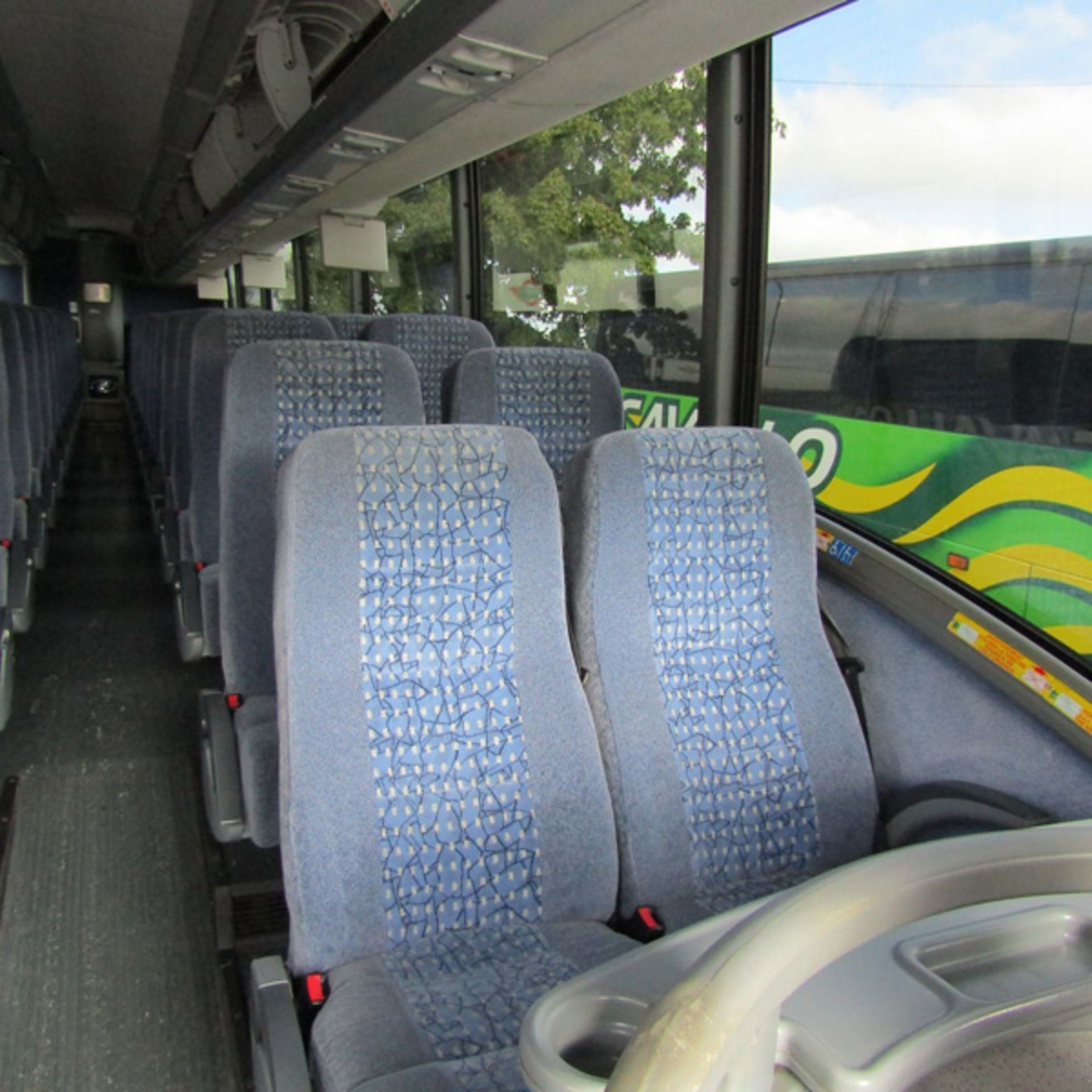 2011 MCI J4500 56-Passenger Charter Bus - Dual Axle, VIN 2MG3JMEA0BW65647, 474,631 Miles (Bus - Bild 6 aus 8