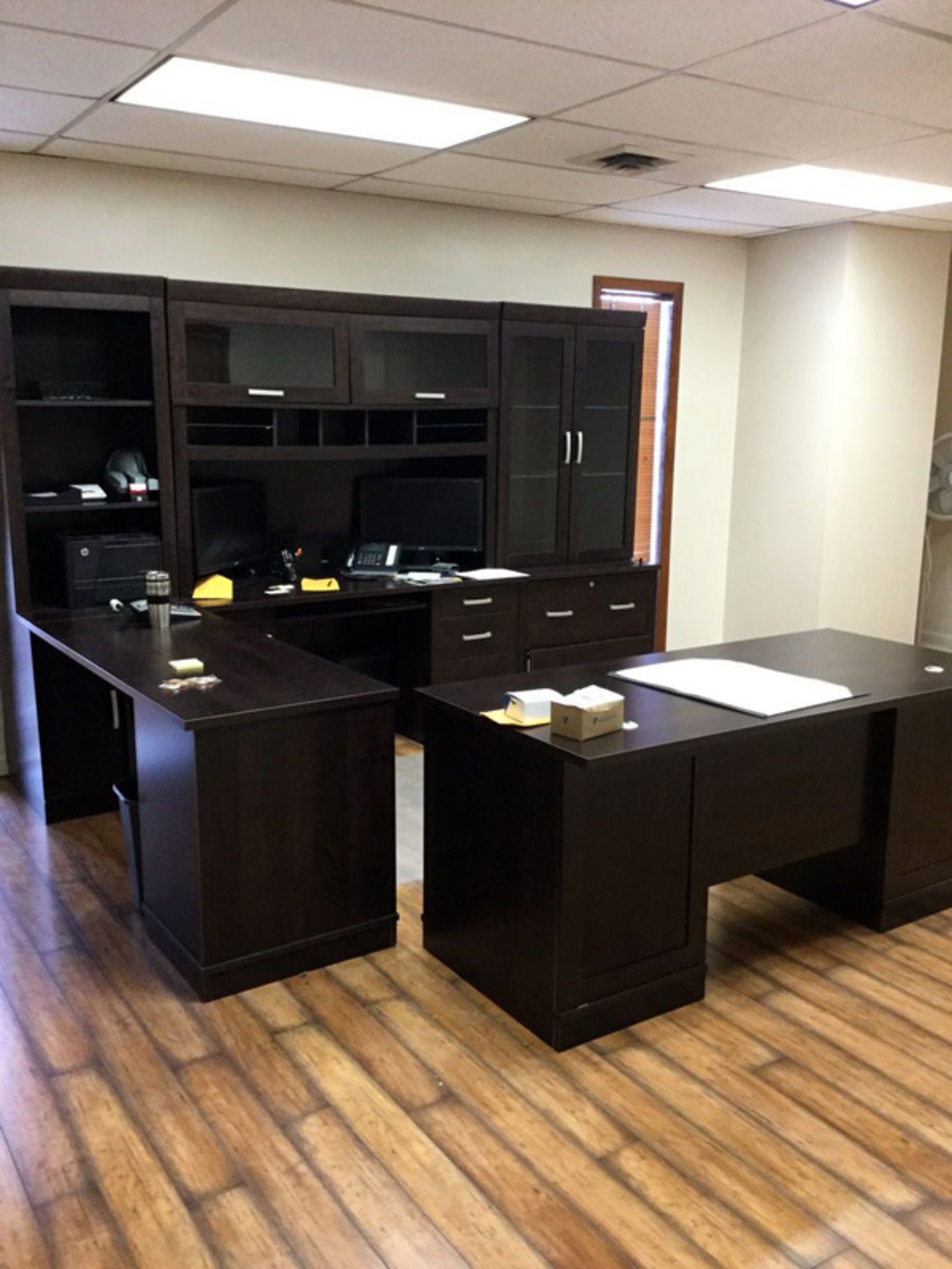 Lot of Remaining Offices to Include: (1) L-Shaped Desk, Assorted Office Chairs, Filling Cabinets, ( - Bild 7 aus 10